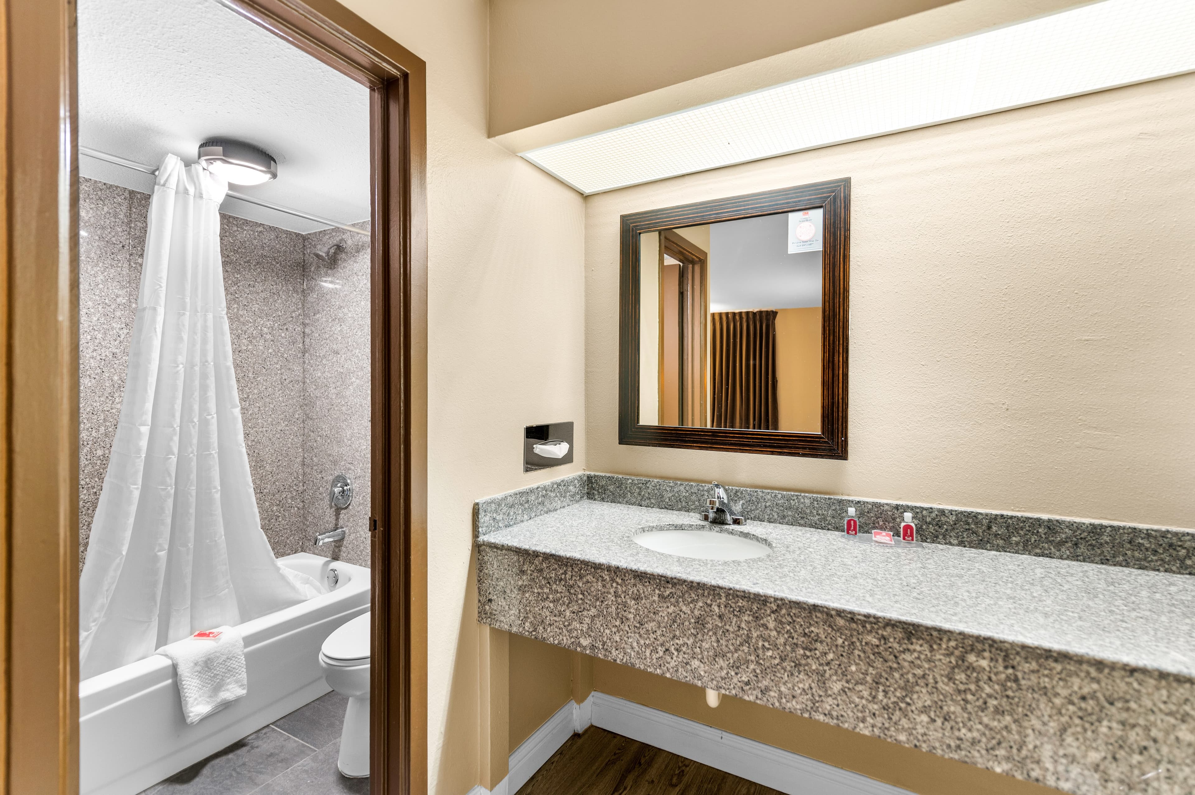 Econo Lodge Texarkana I-30 — 13