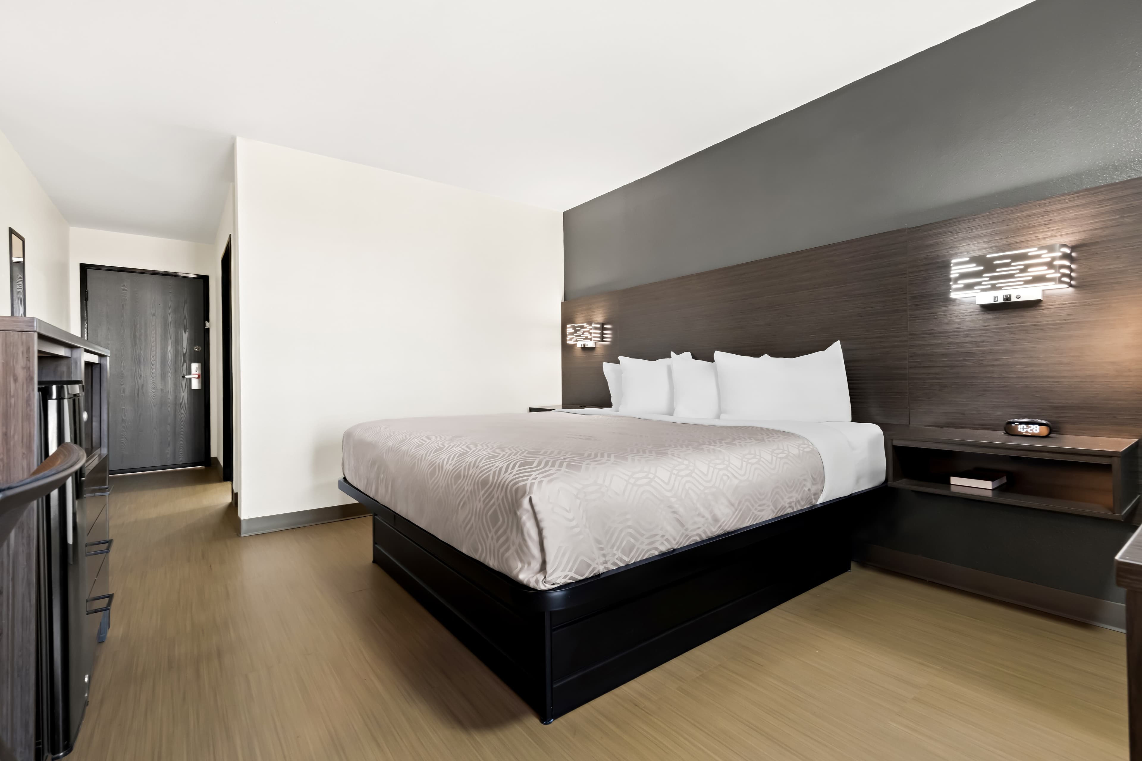 Econo Lodge Dumas — 3