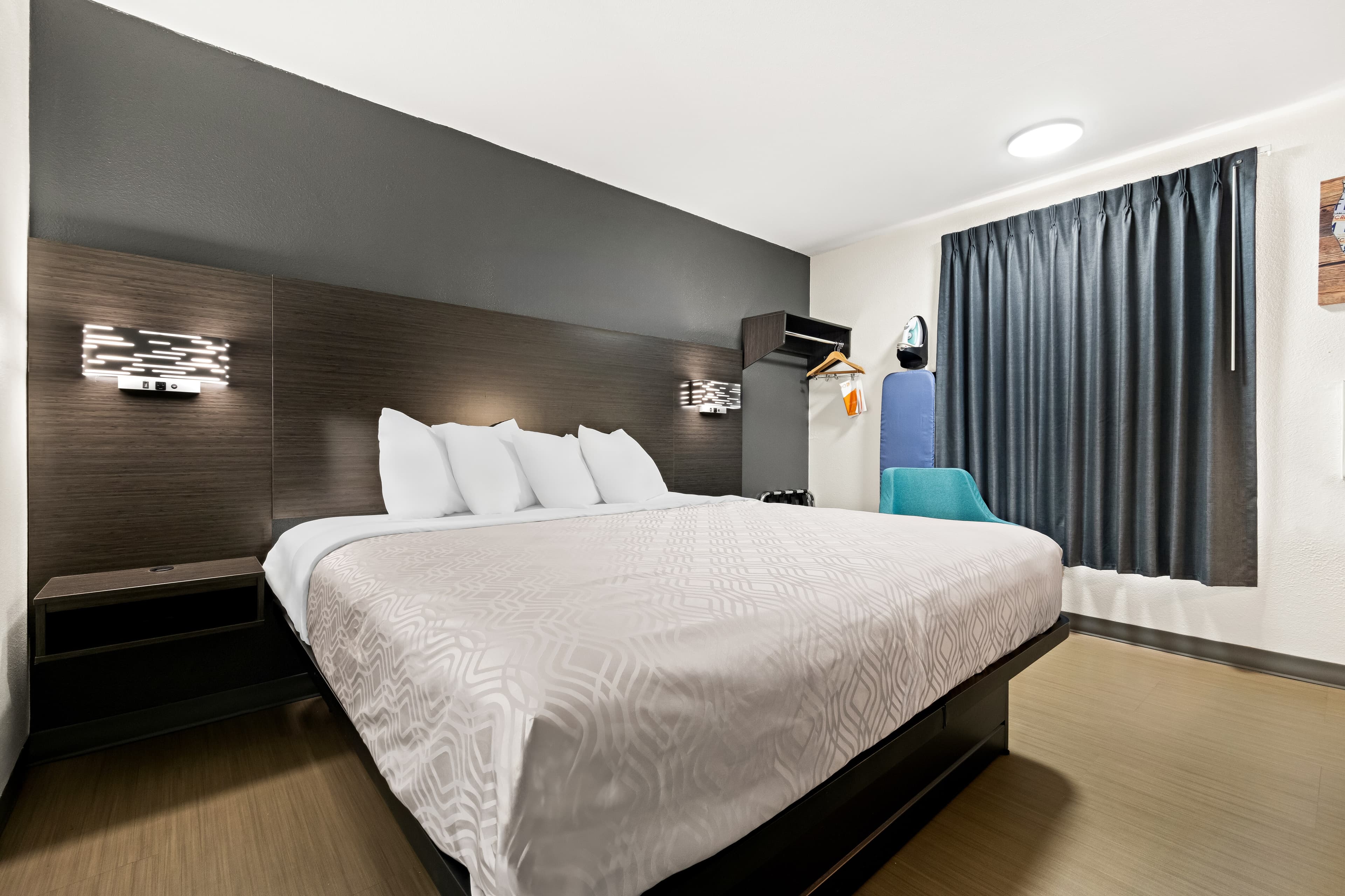 Econo Lodge Dumas — 6