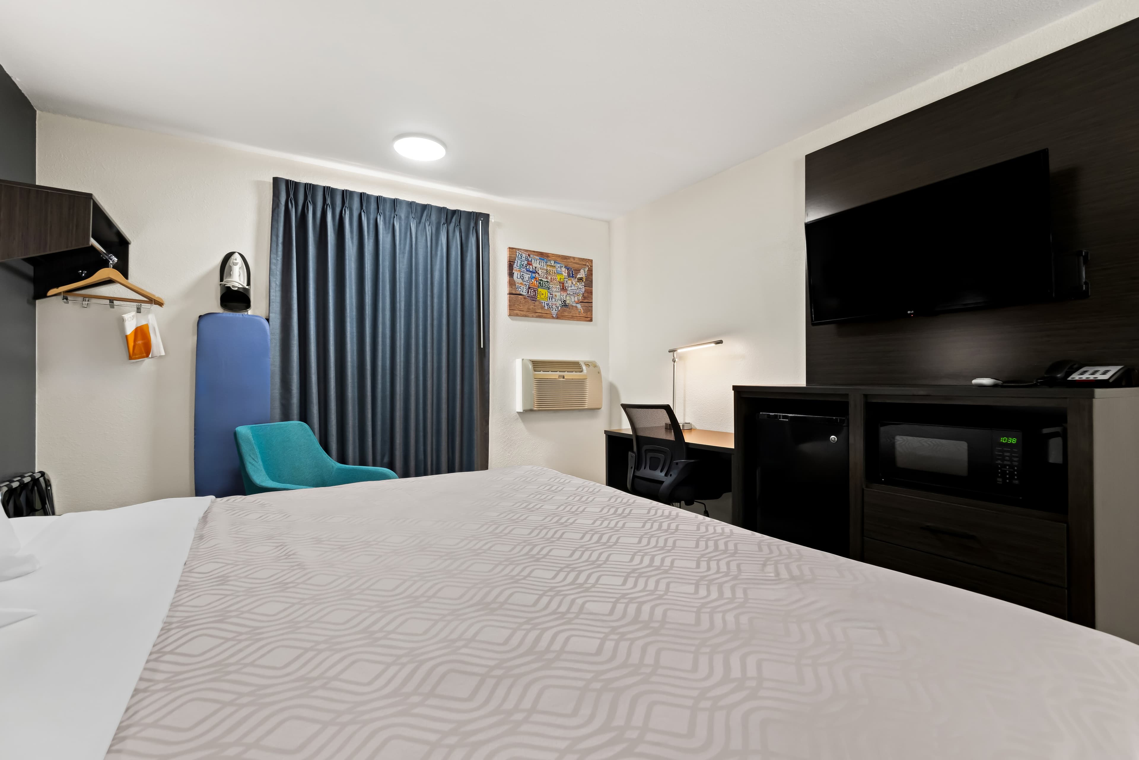 Econo Lodge Dumas — 8