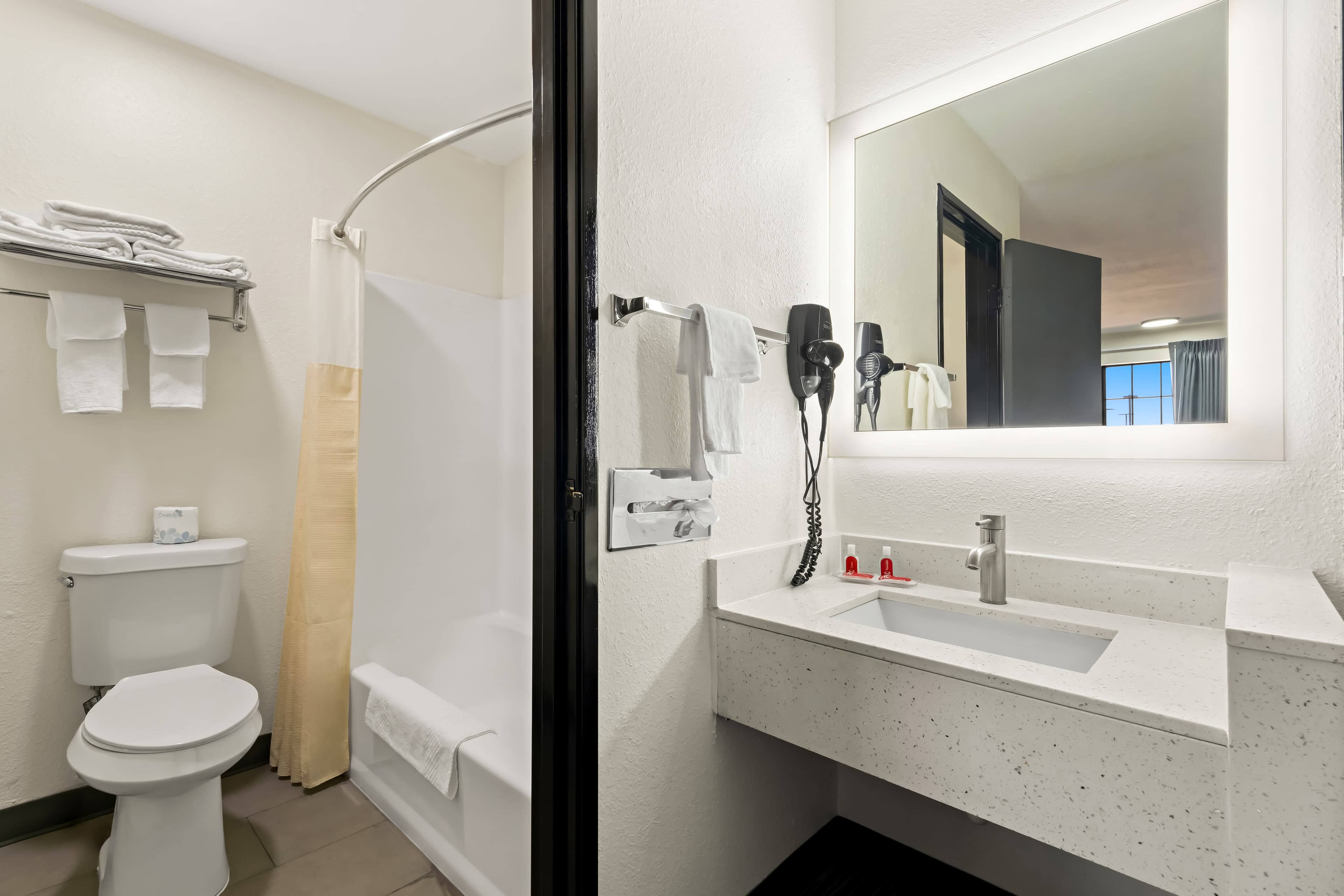 Econo Lodge Dumas — 13