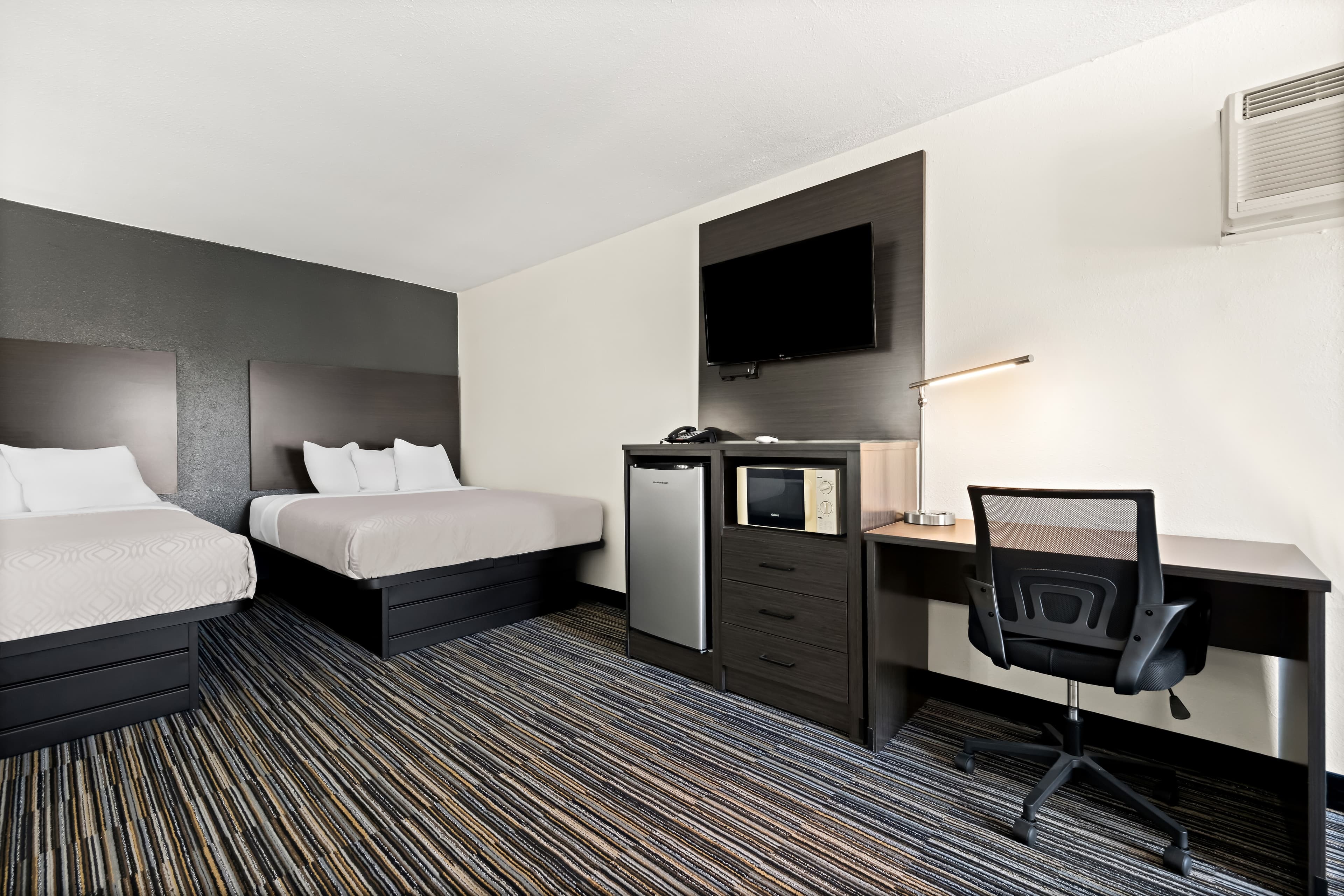 Econo Lodge Dumas — 17
