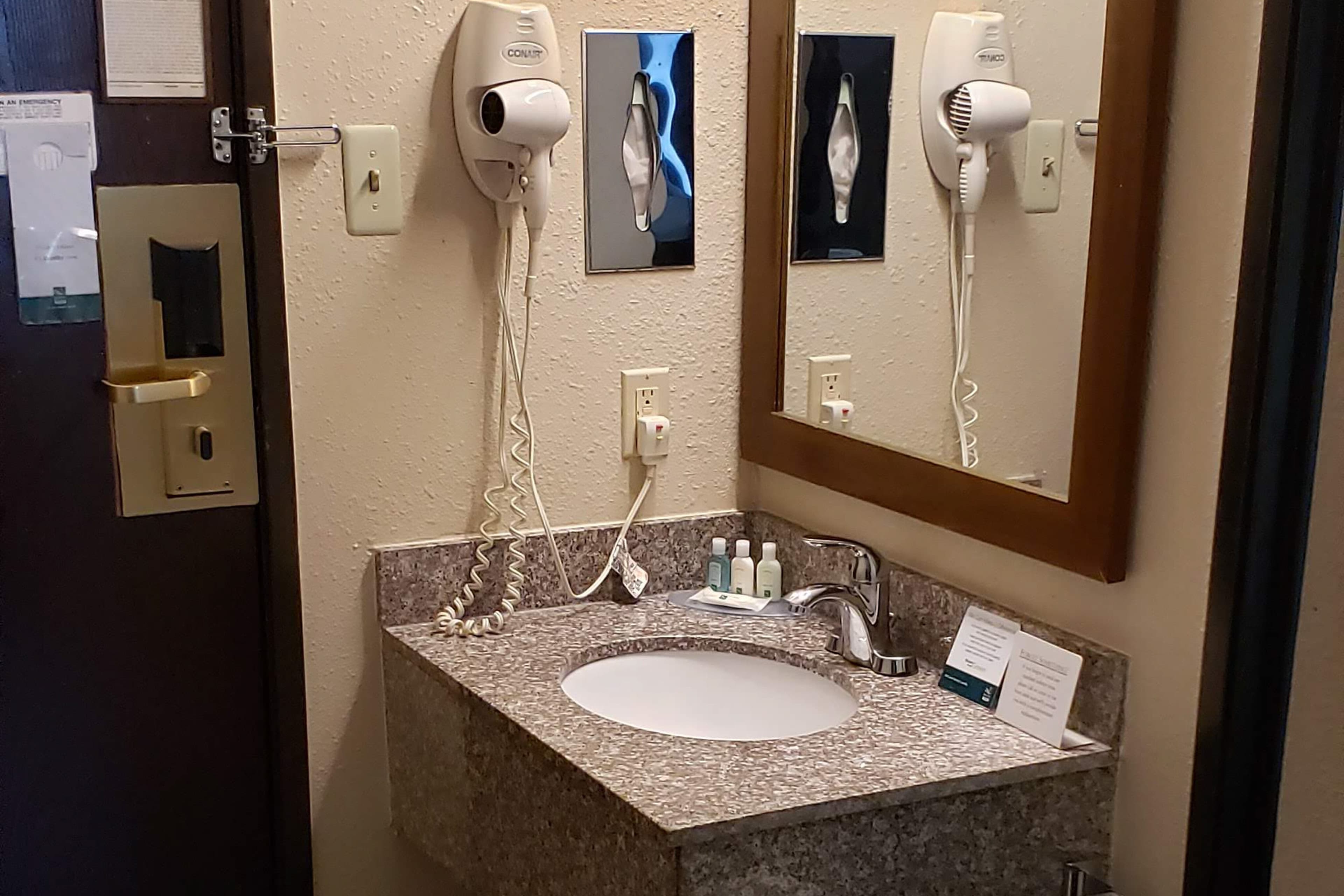 Quality Inn DFW Airport North - Image 4