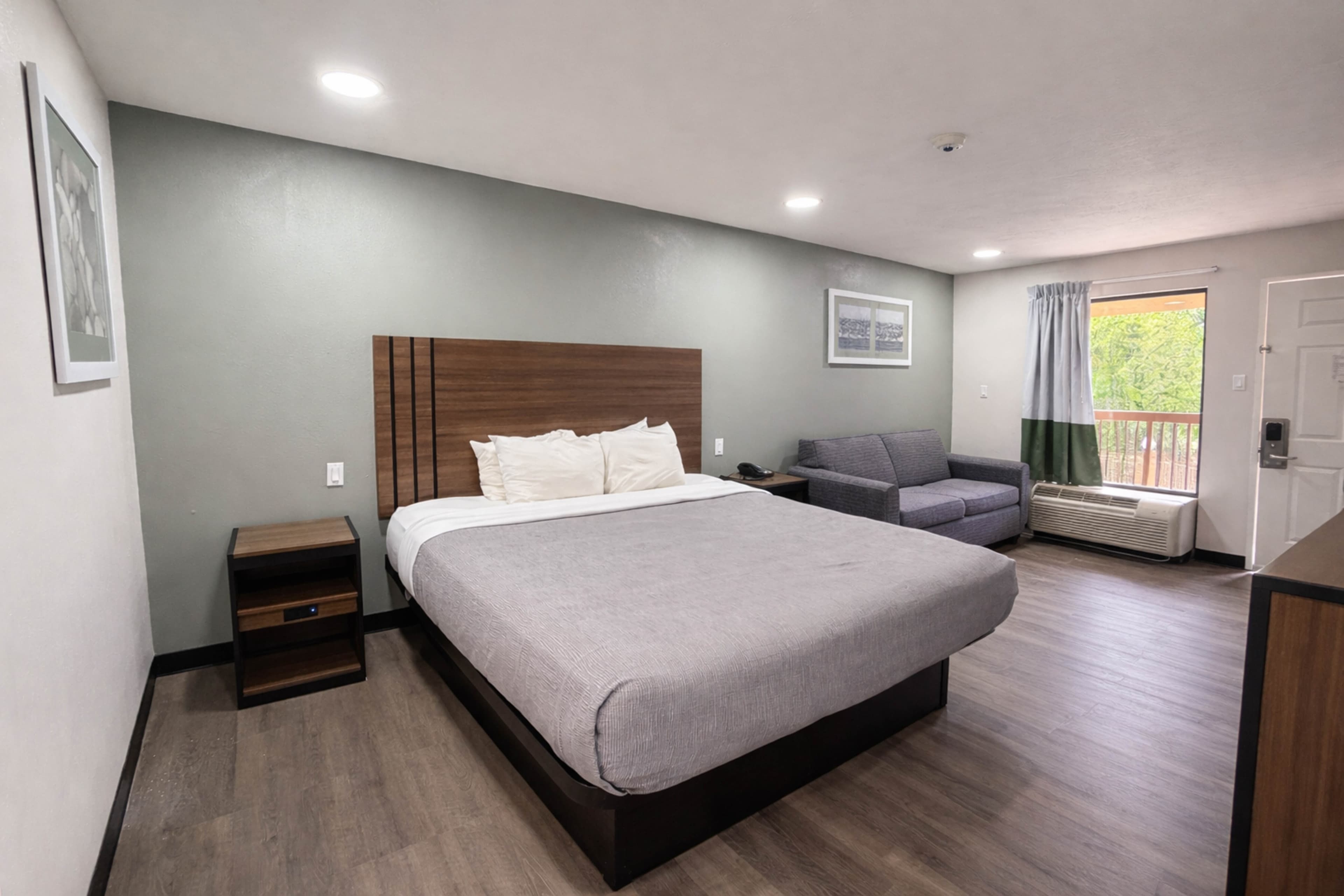 Quality Inn Mt. Pleasant - Image 2