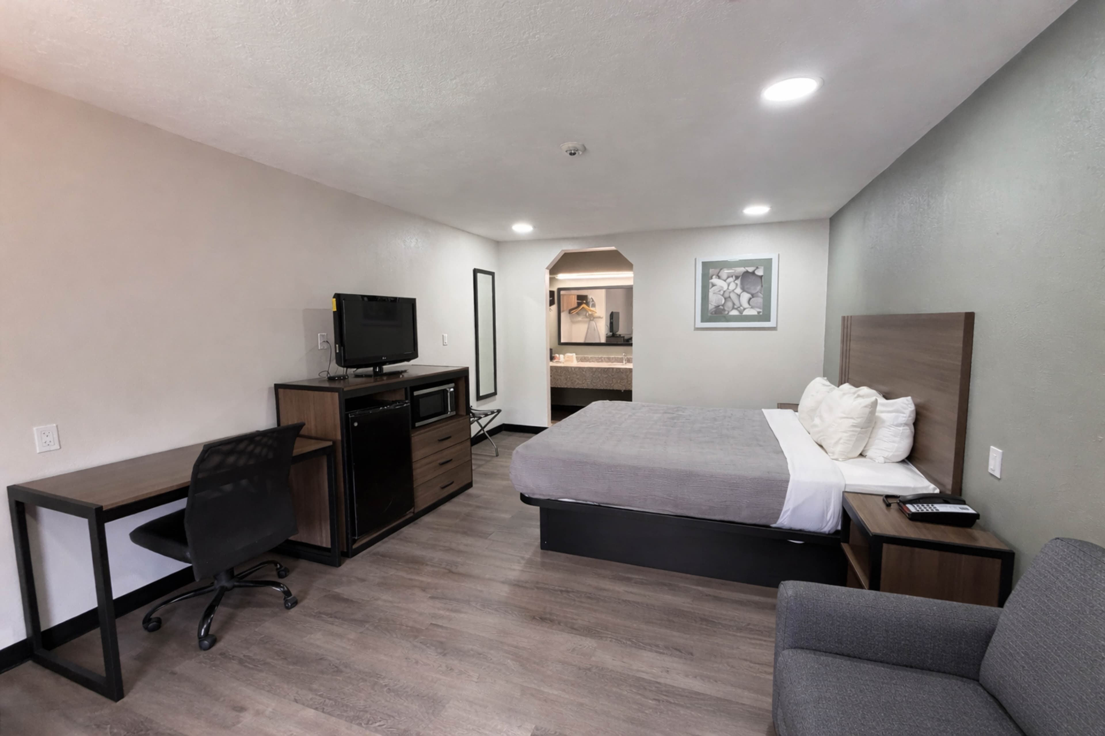Quality Inn Mt. Pleasant — 11