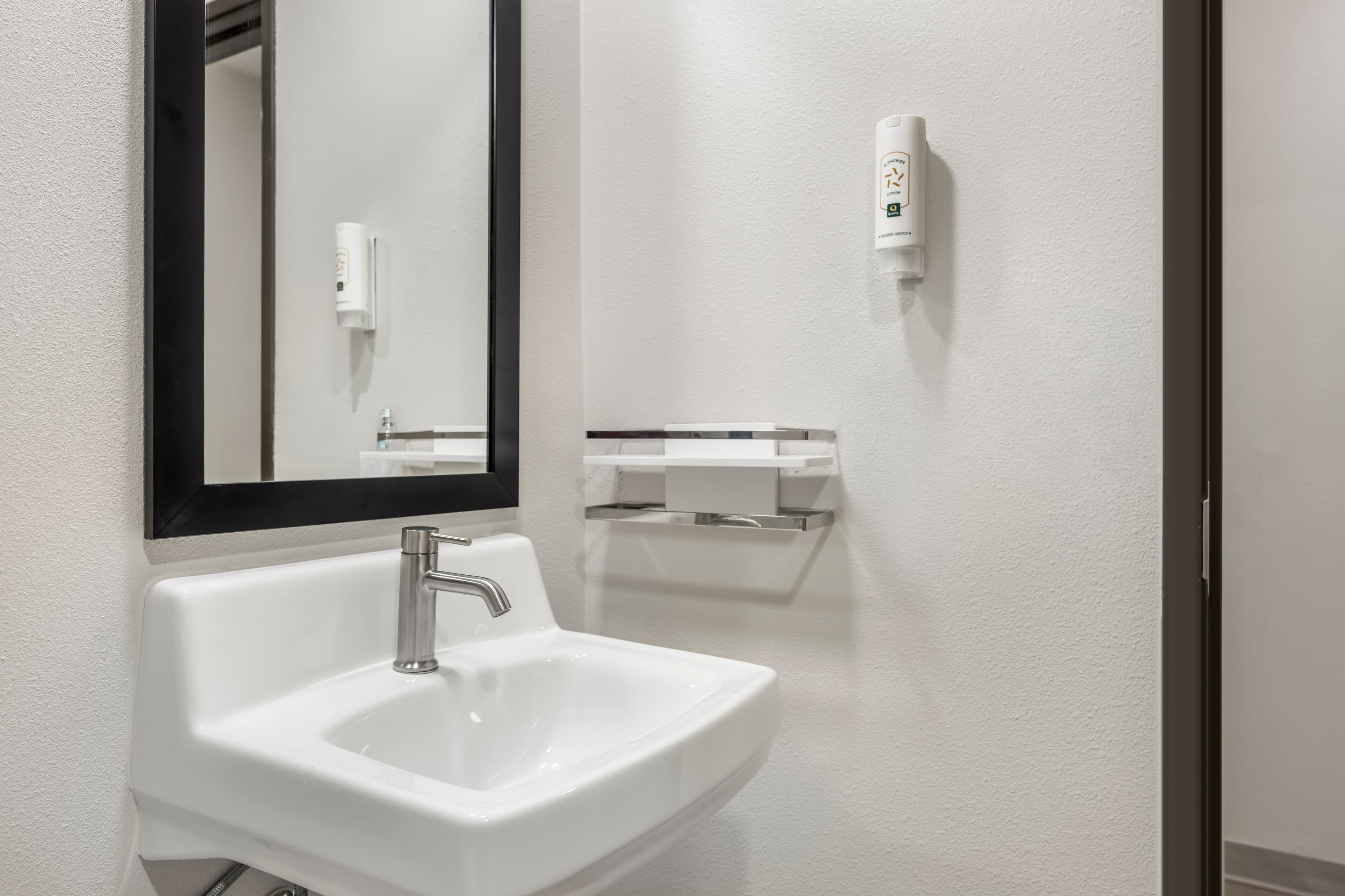 Quality Inn Midland South - Image 5