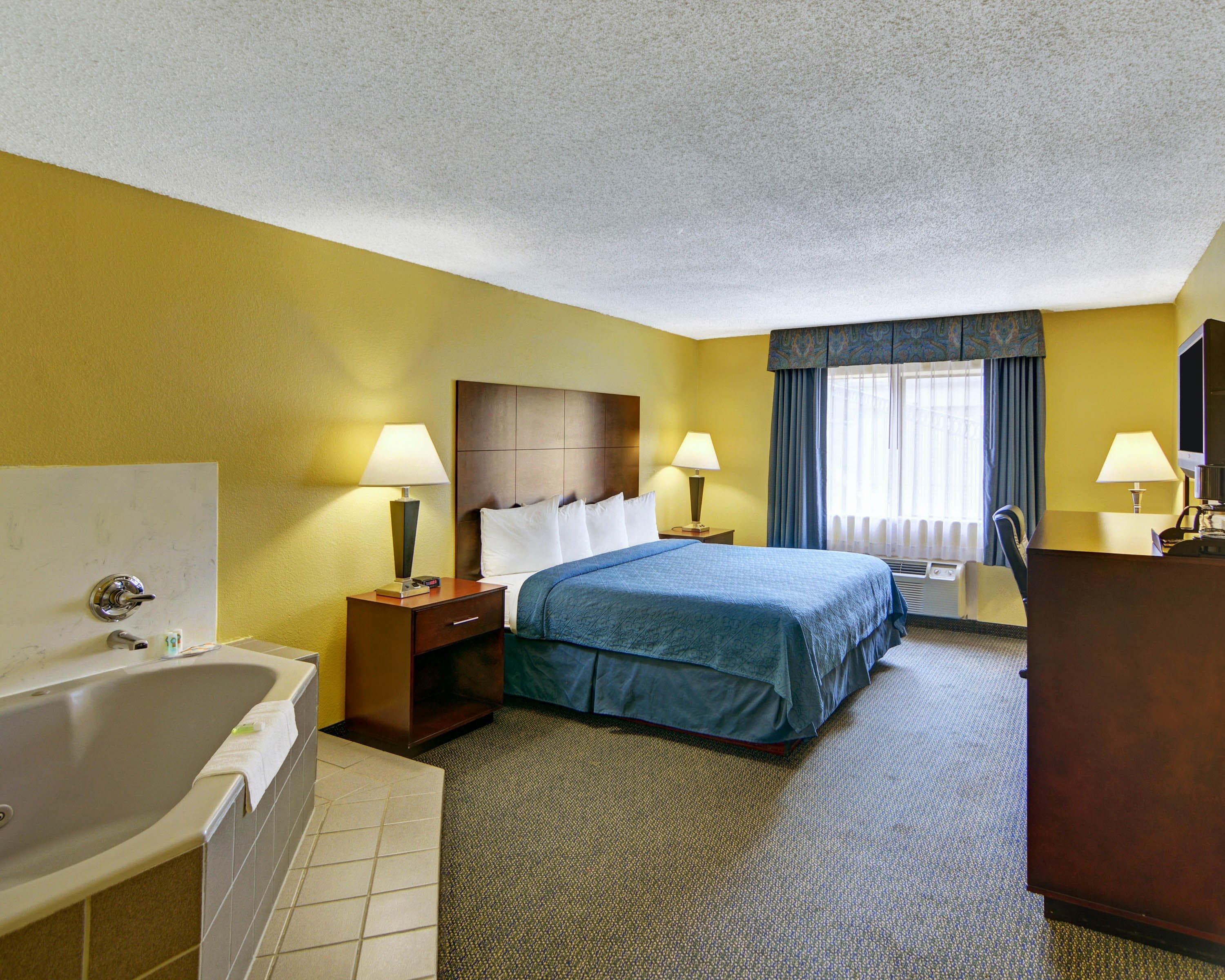Quality Inn & Suites Grand Prairie South — 14