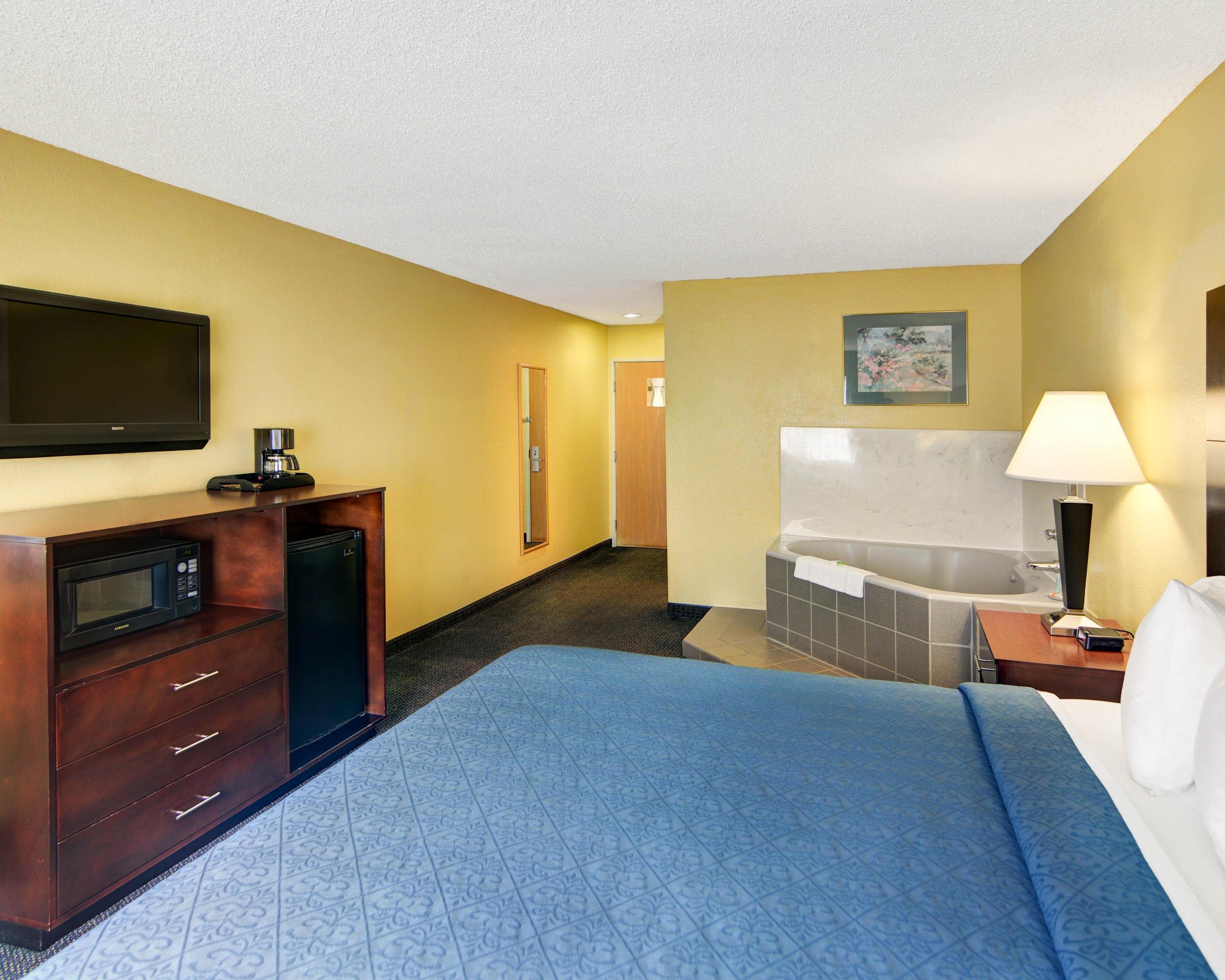Quality Inn & Suites Grand Prairie South — 15