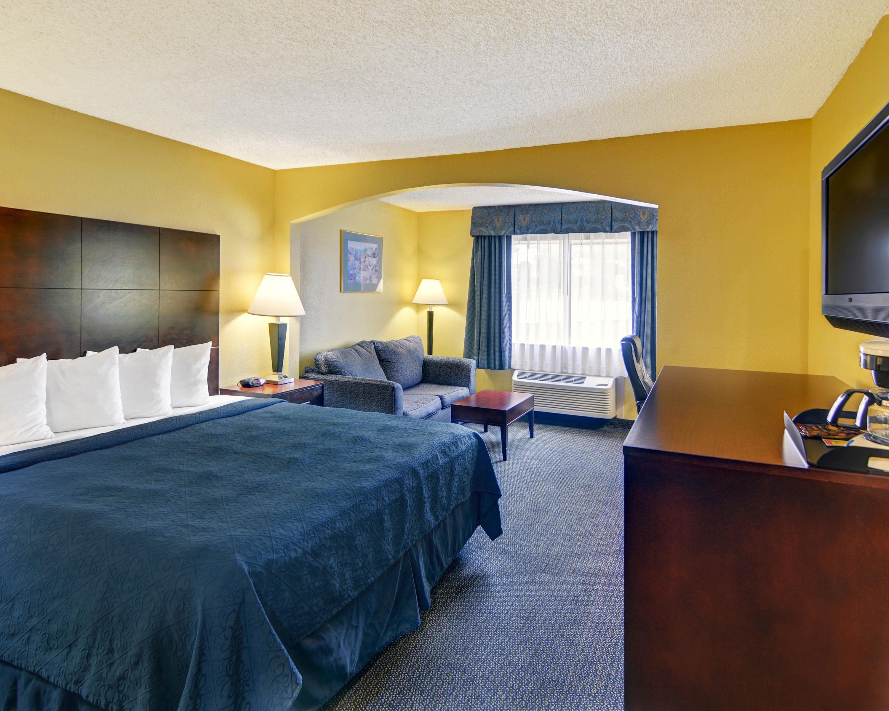 Quality Inn & Suites Grand Prairie South - Image 5