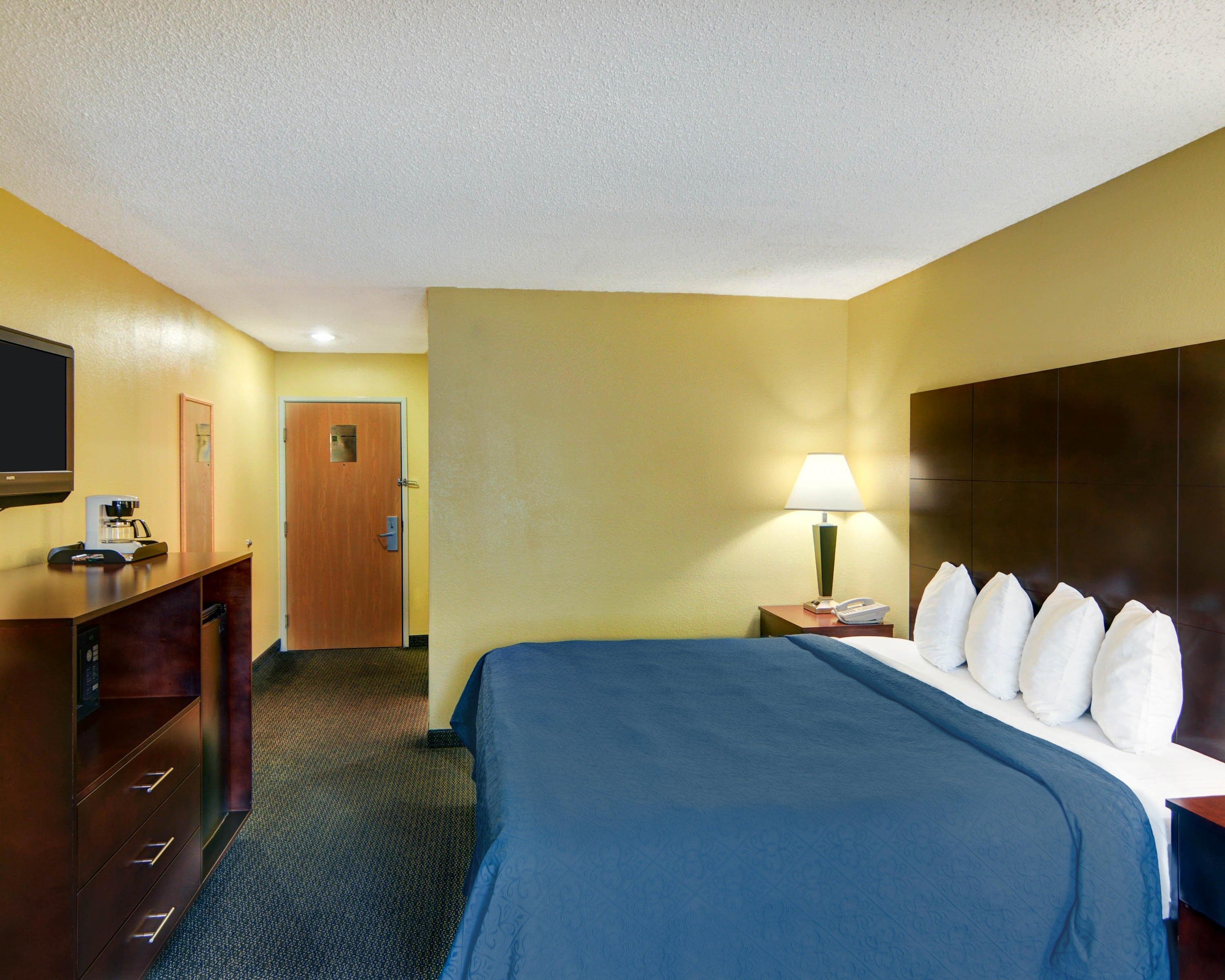 Quality Inn & Suites Grand Prairie South — 6