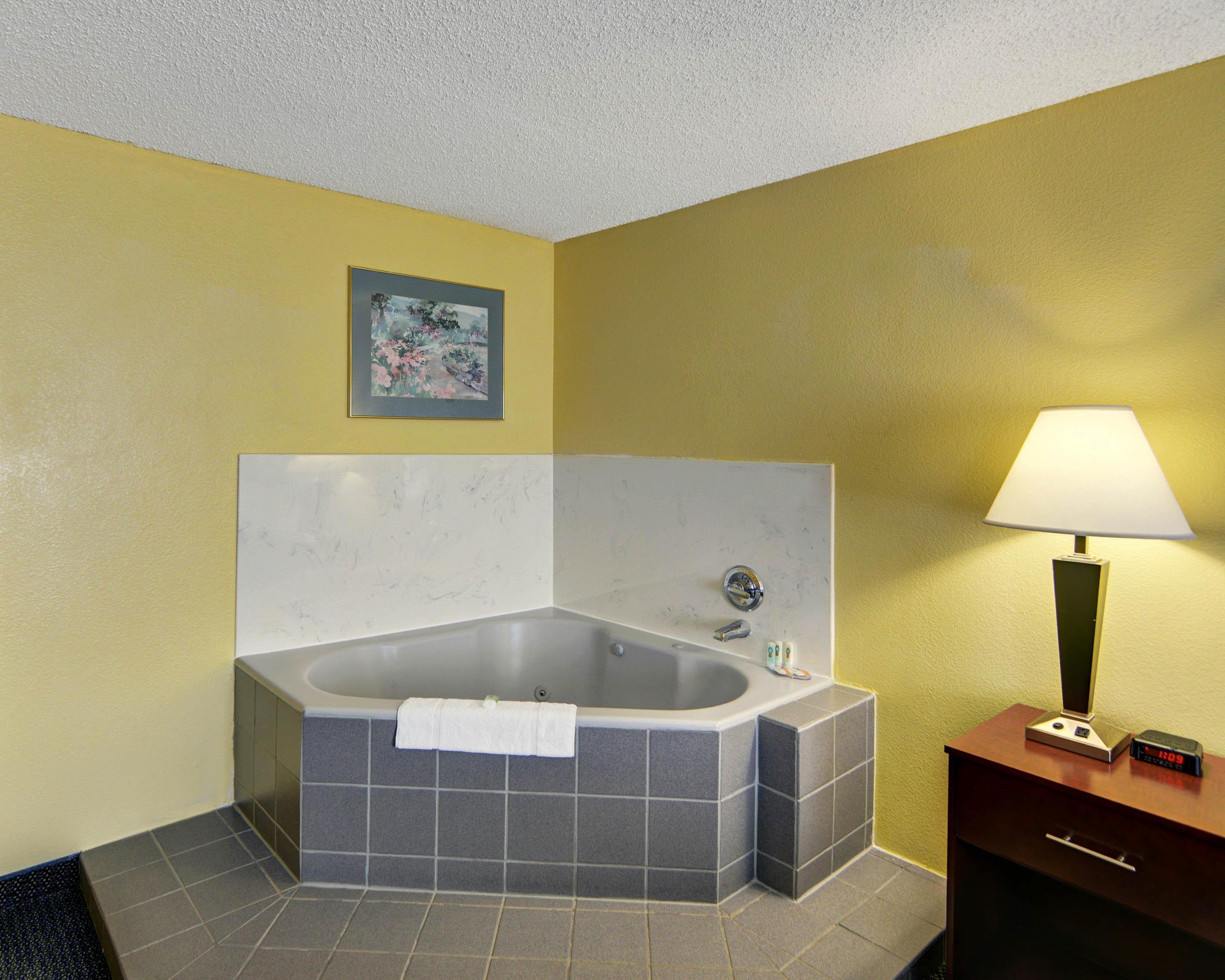 Quality Inn & Suites Grand Prairie South — 17