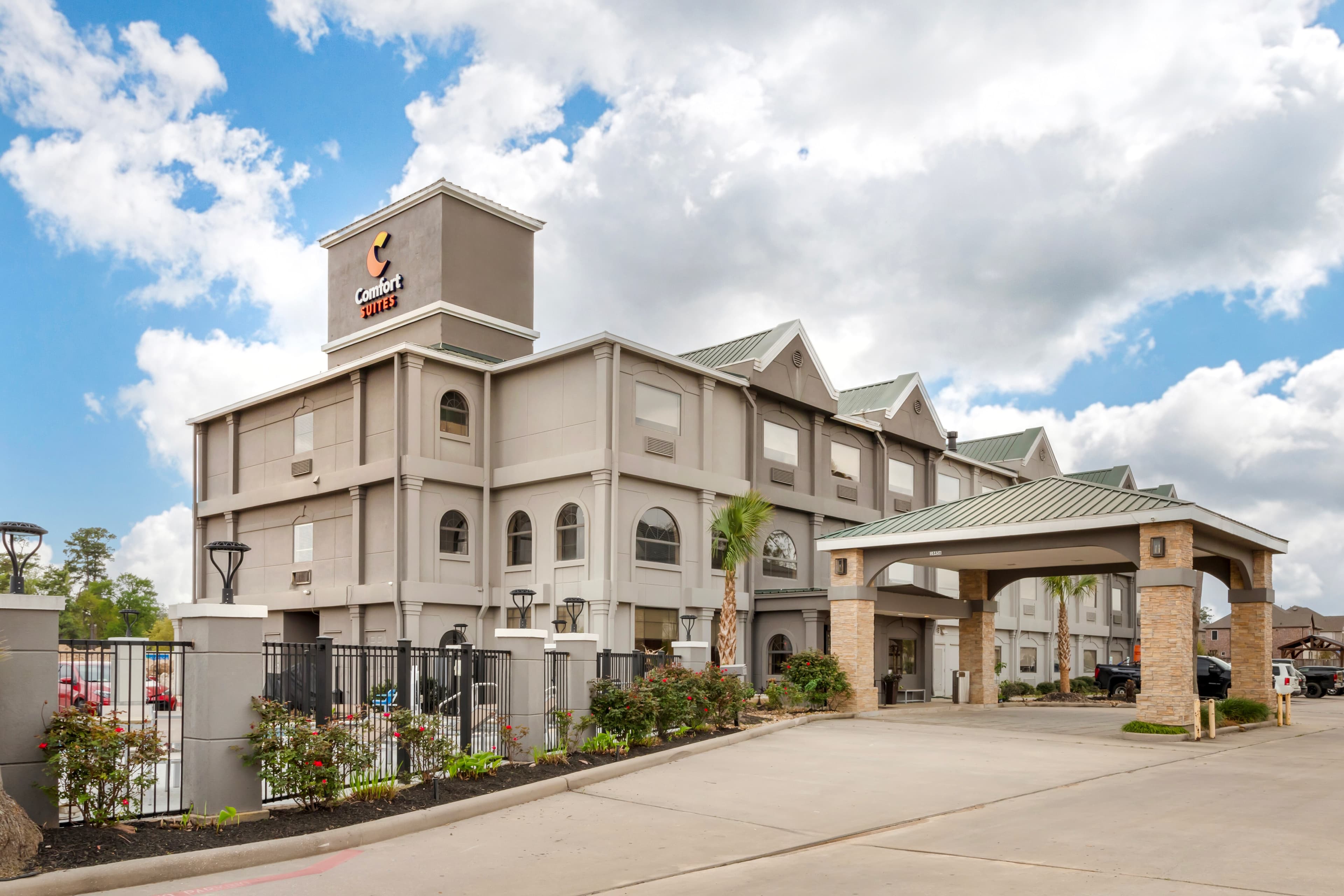 Comfort Suites Shenandoah-The Woodlands - Image 1