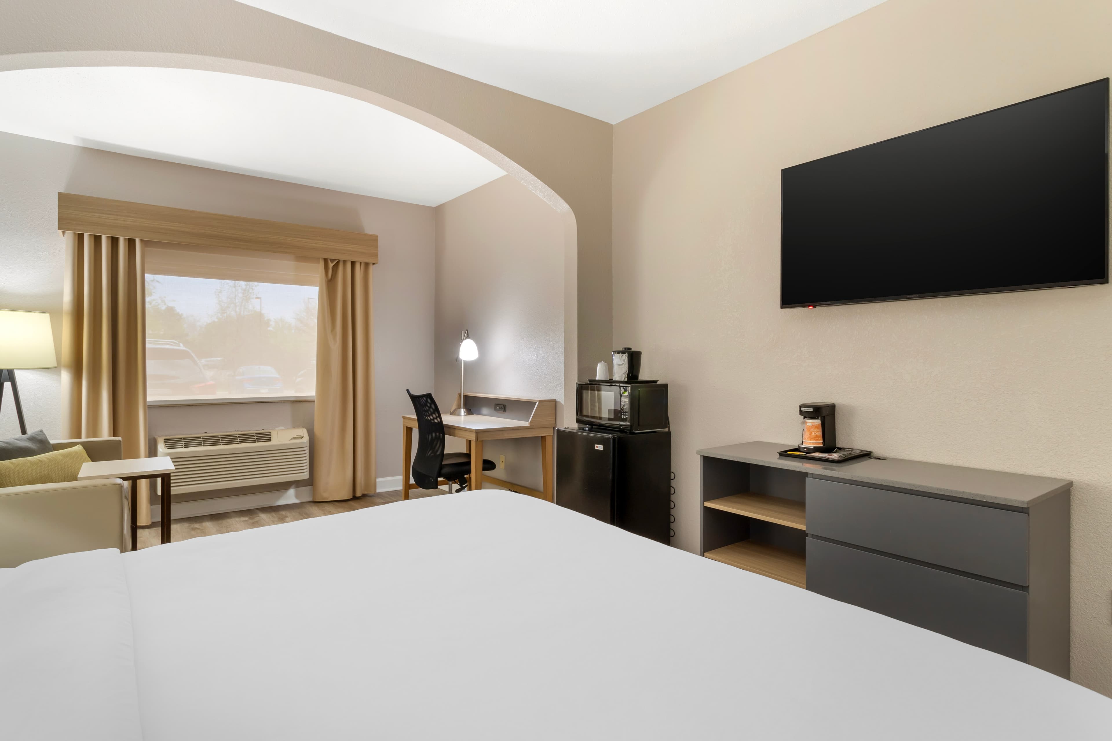 Comfort Suites Shenandoah-The Woodlands - Image 4