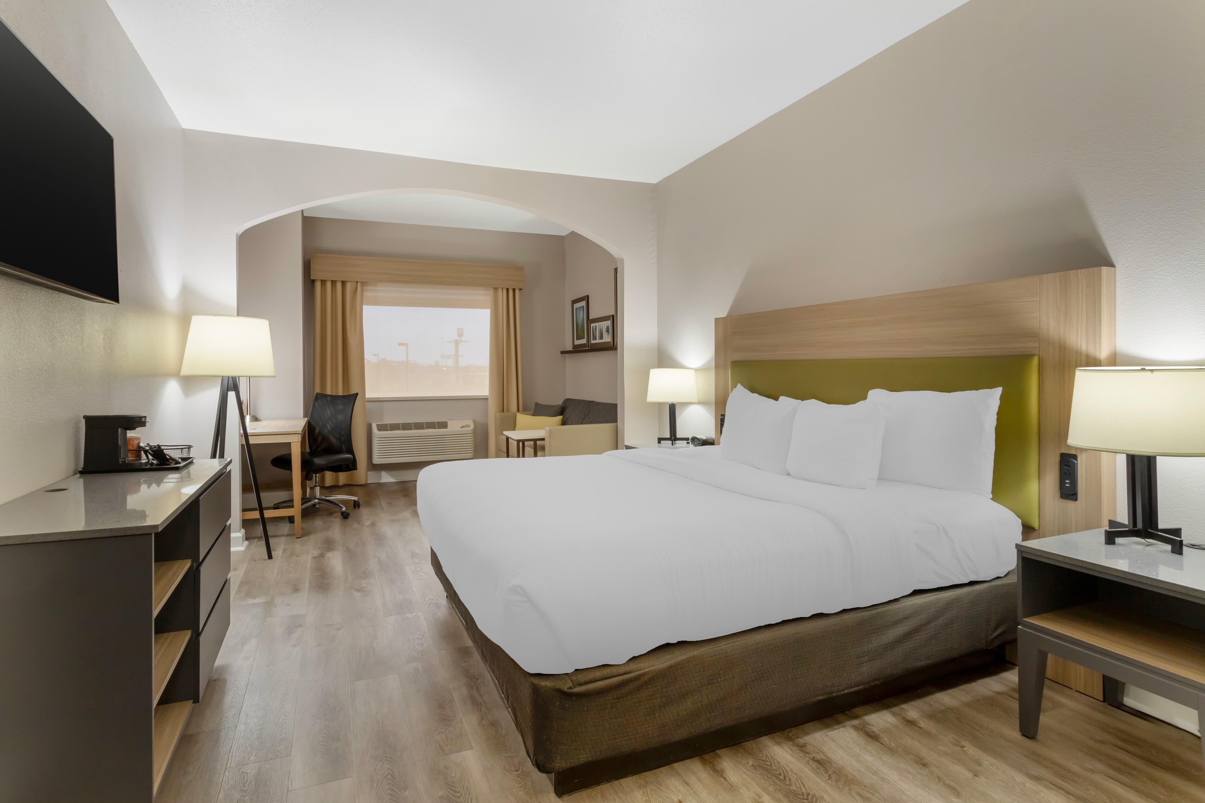 Comfort Suites Shenandoah-The Woodlands — 11