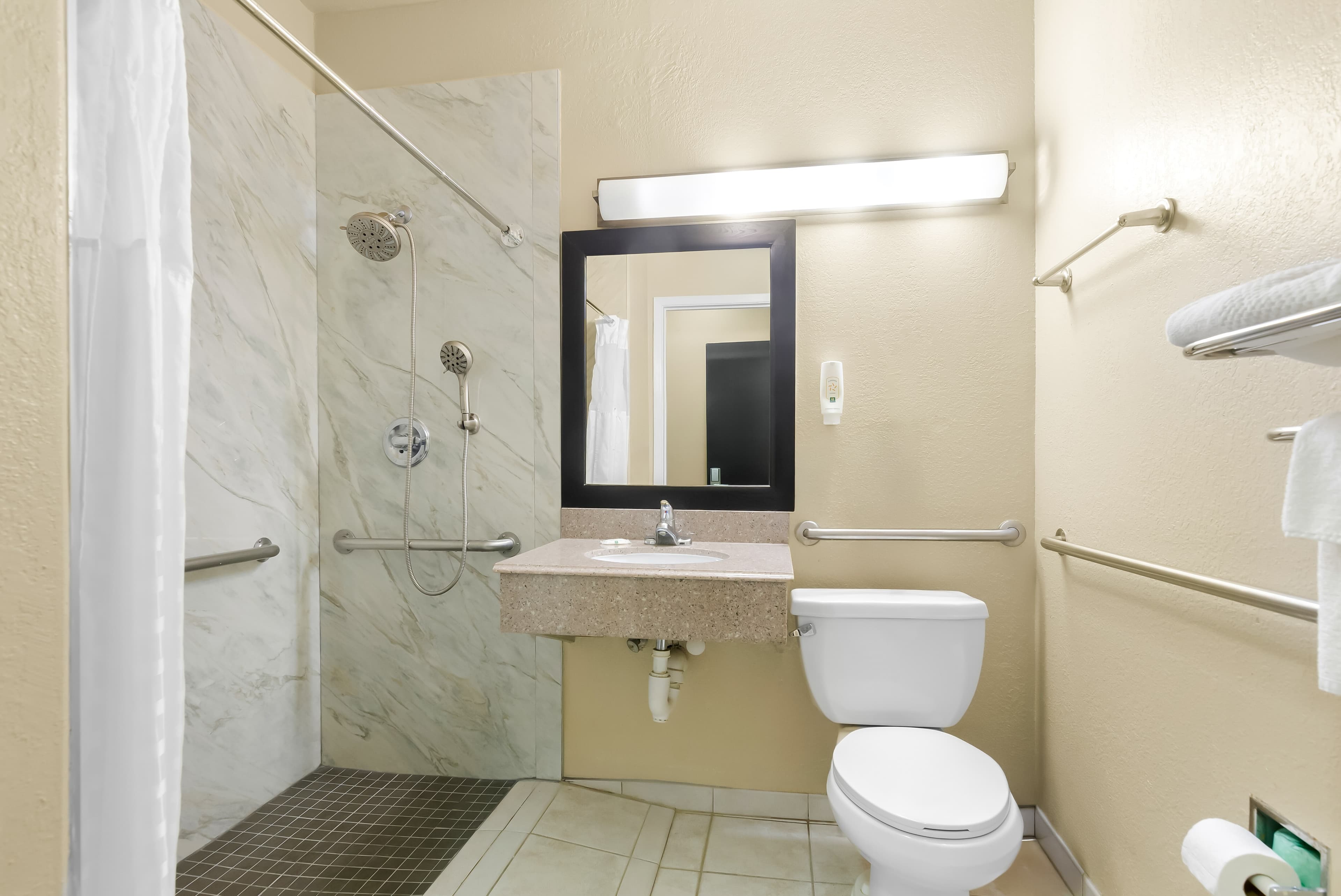 Quality Suites Houston NW Cy-Fair — 11