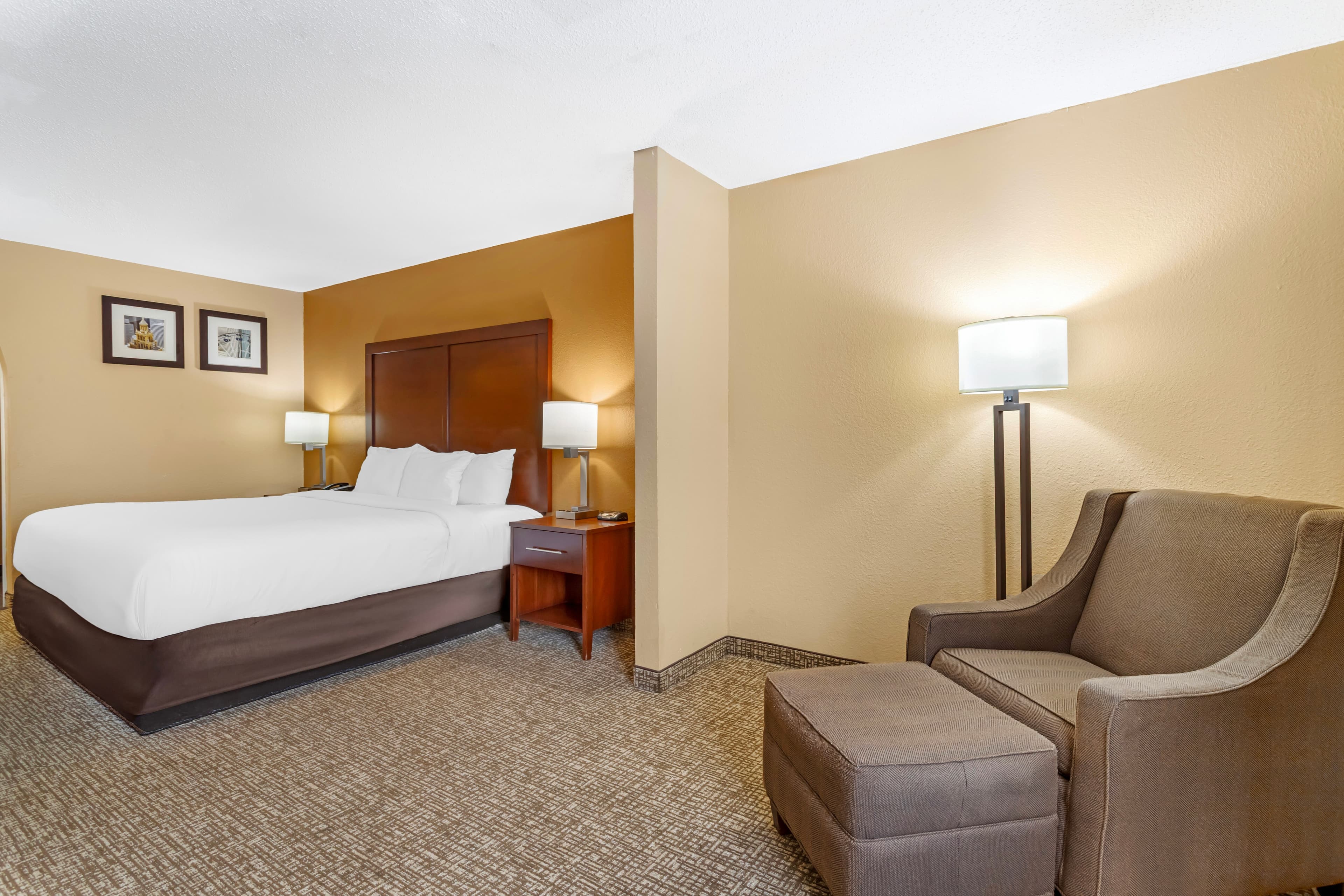 Comfort Inn North Conroe - Image 3