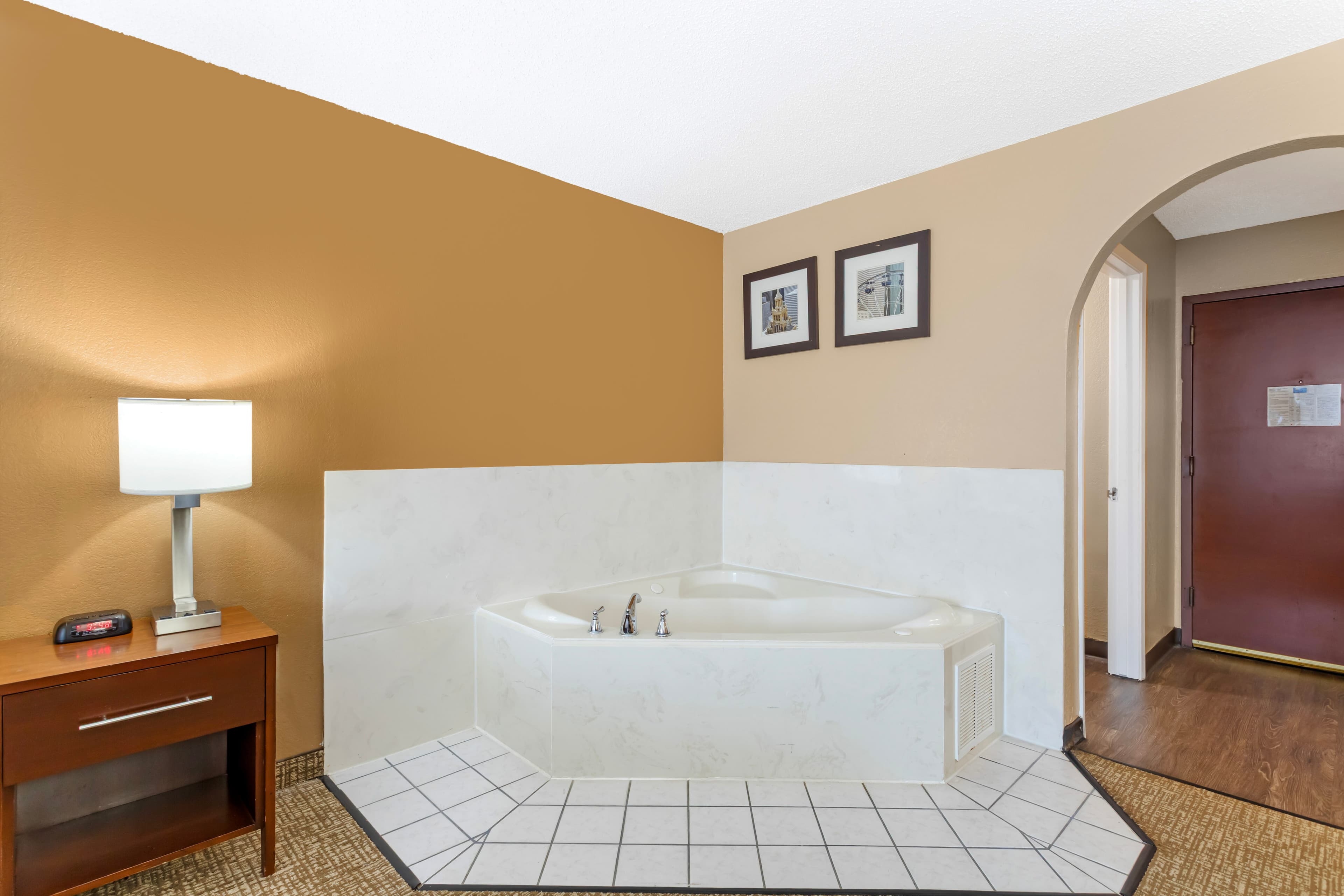 1 King Bed, Mobility Accessible - Image 2