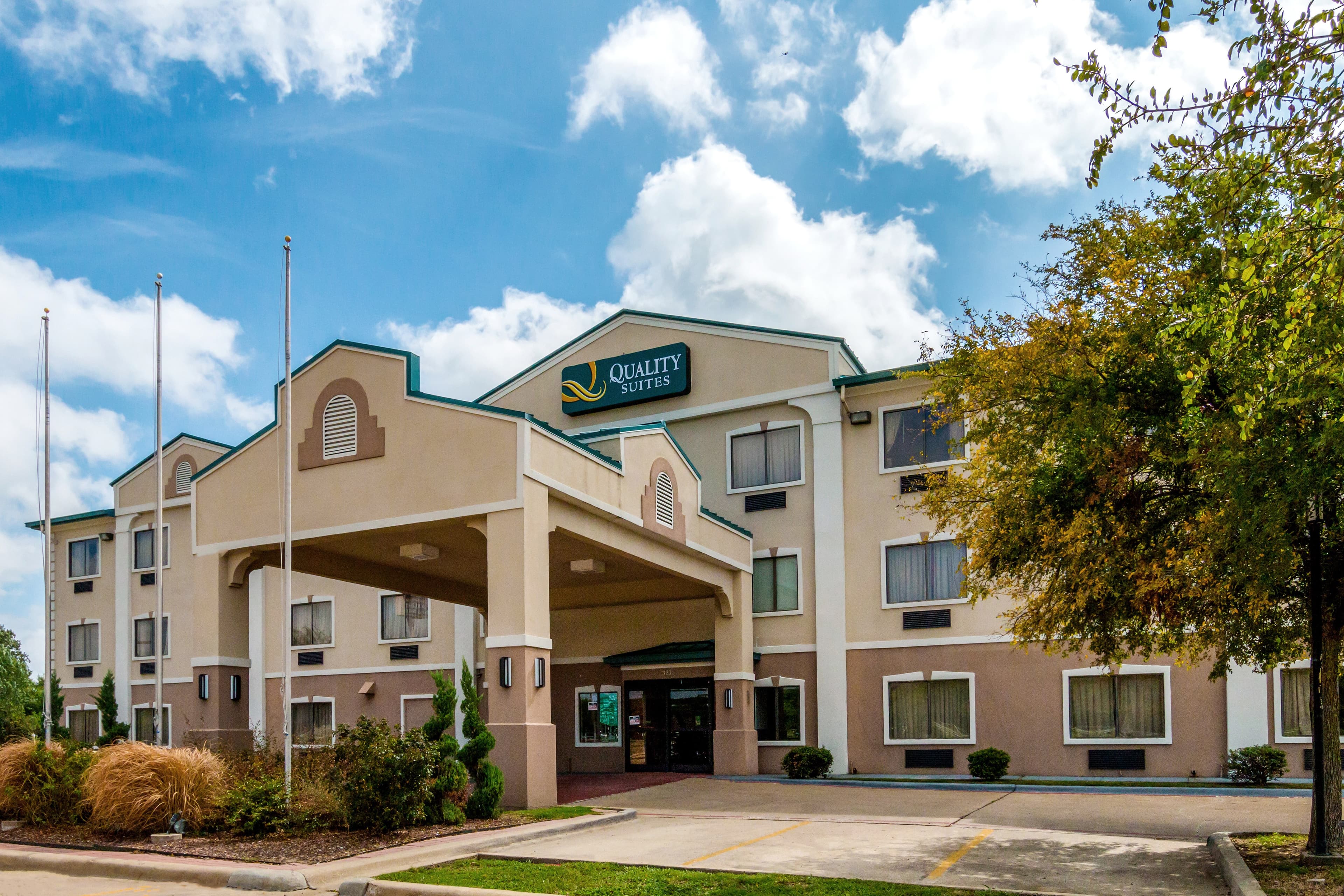Quality Suites Burleson - Ft. Worth - Image 1