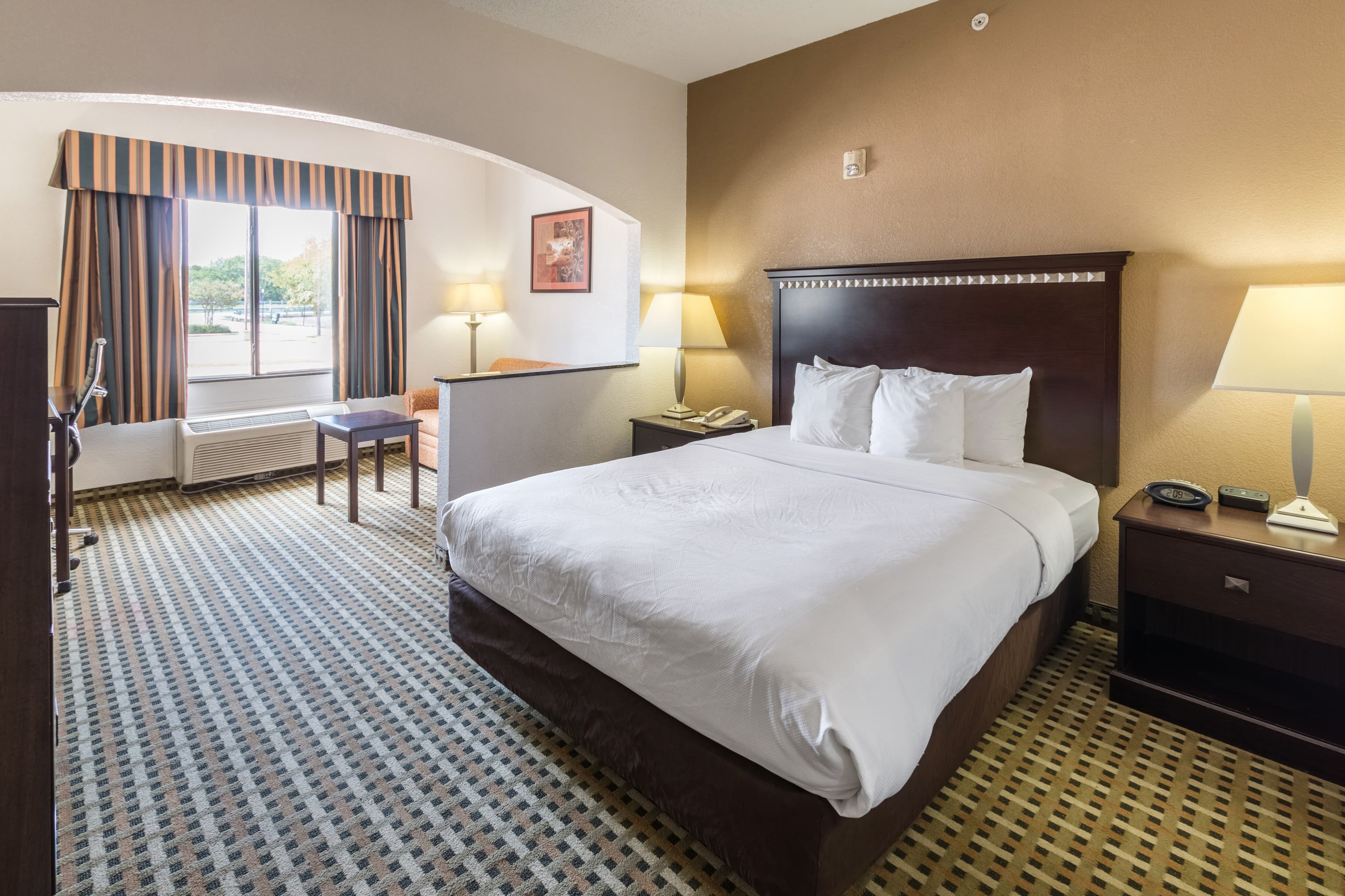 Quality Suites Burleson - Ft. Worth — 12