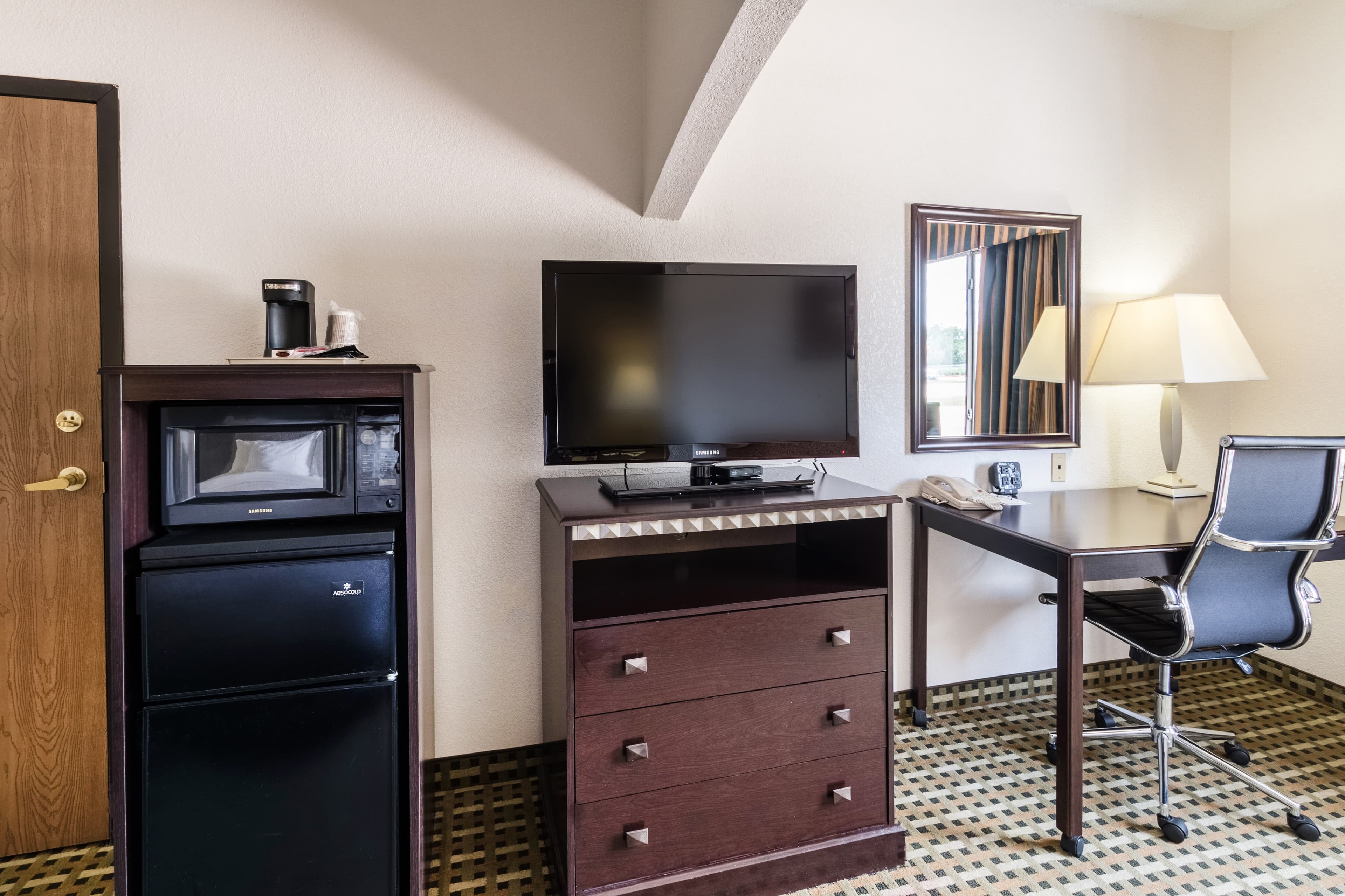 Quality Suites Burleson - Ft. Worth - Image 2