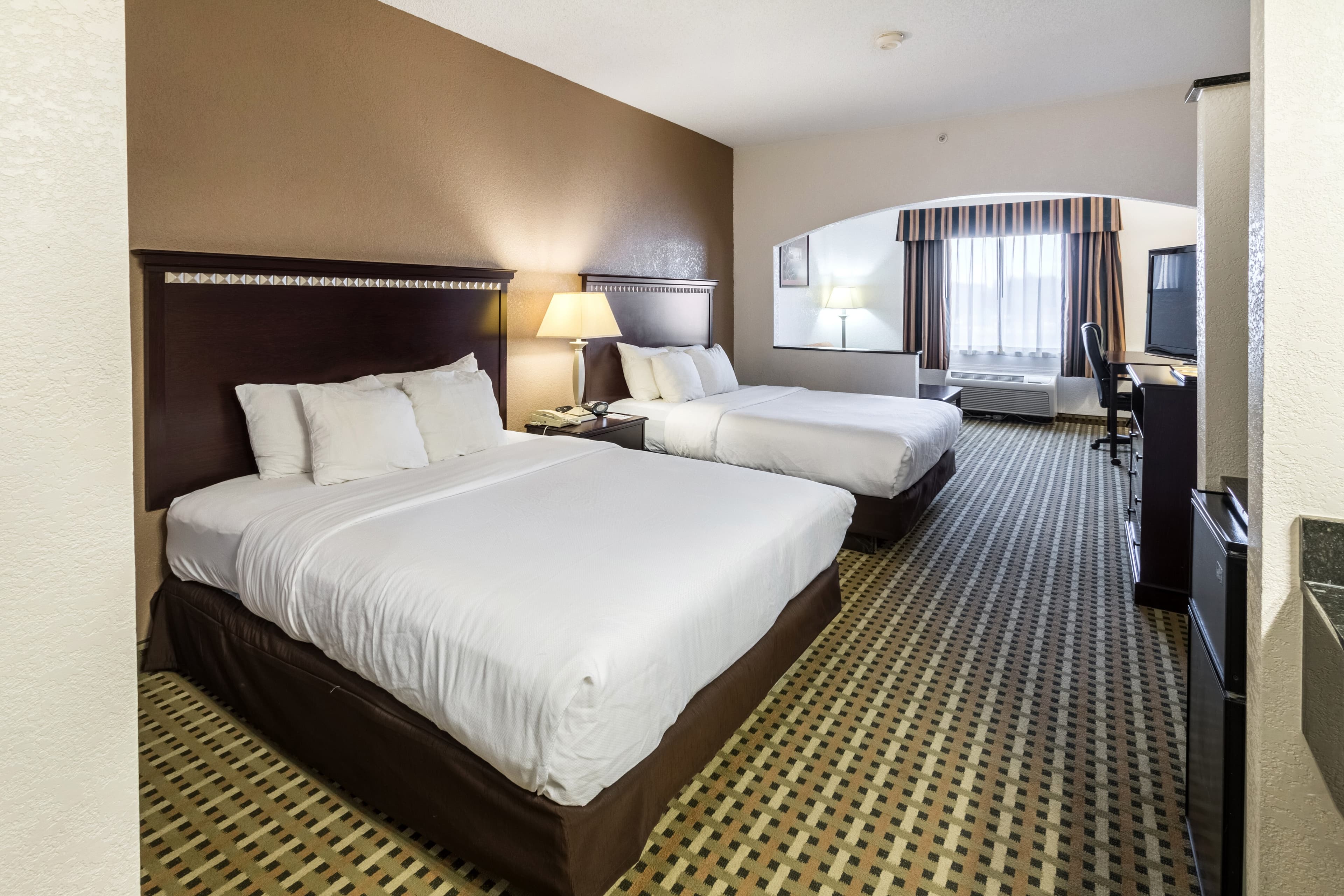 Quality Suites Burleson - Ft. Worth - Image 4
