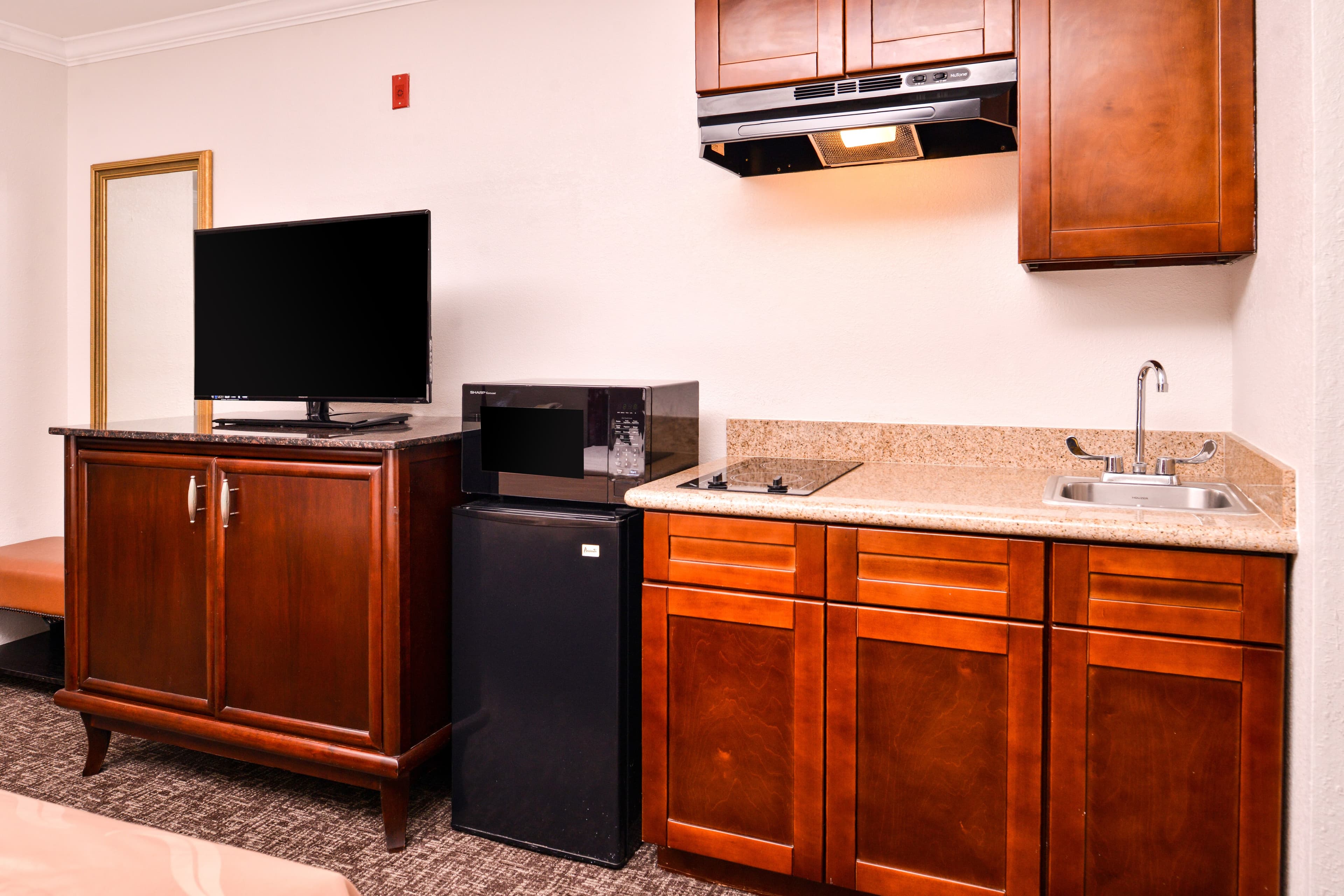 Quality Inn & Suites Beaumont - Image 3