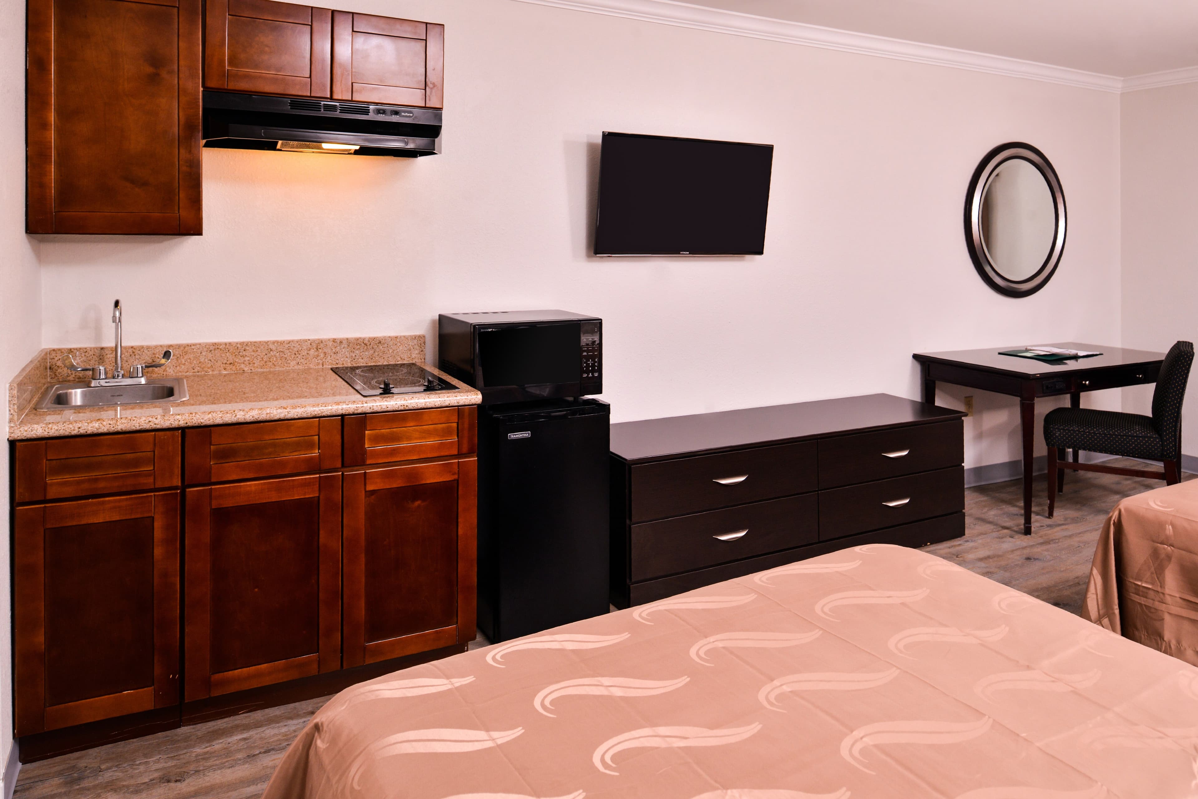 Quality Inn & Suites Beaumont - Image 4