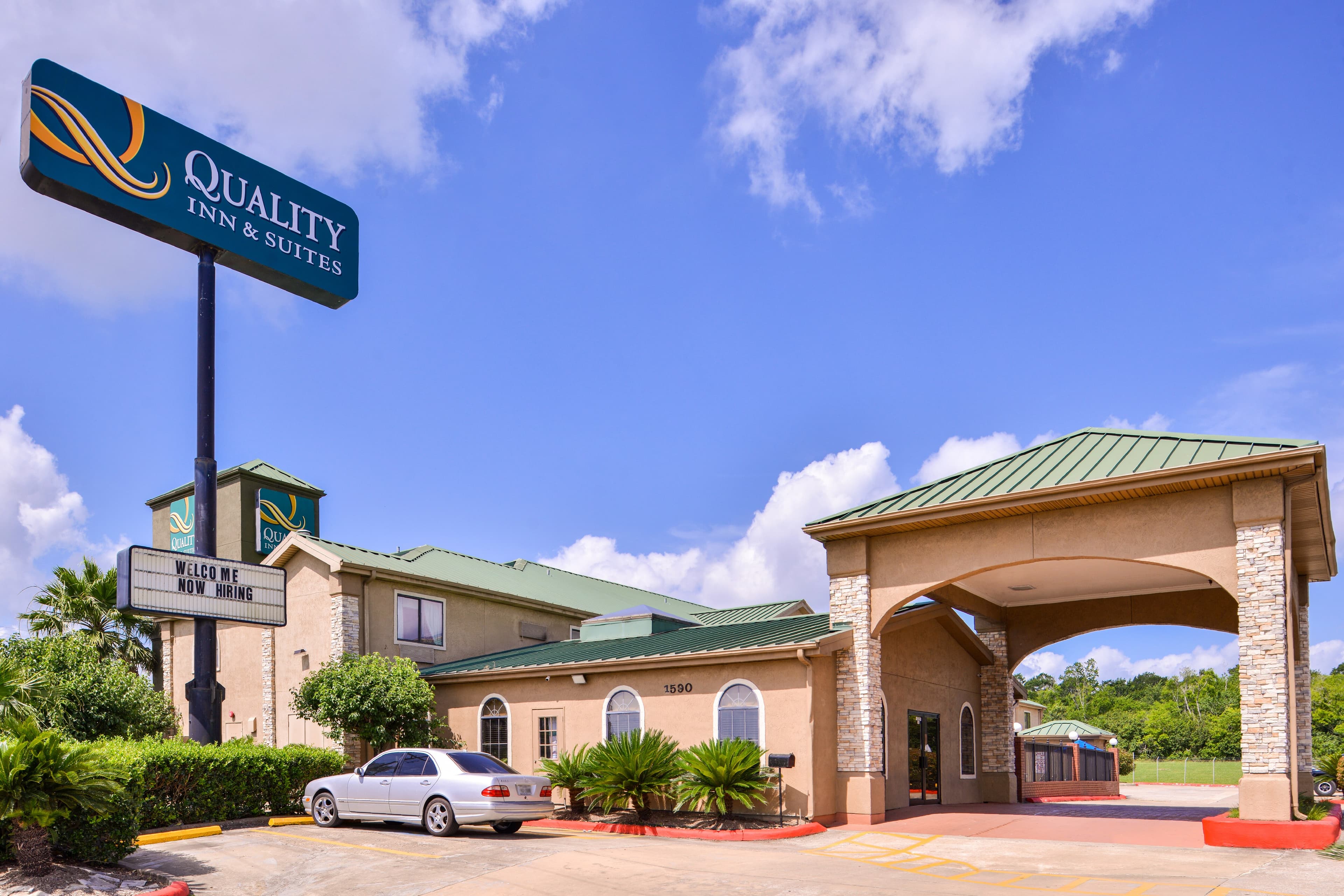 Quality Inn & Suites Beaumont - Image 1