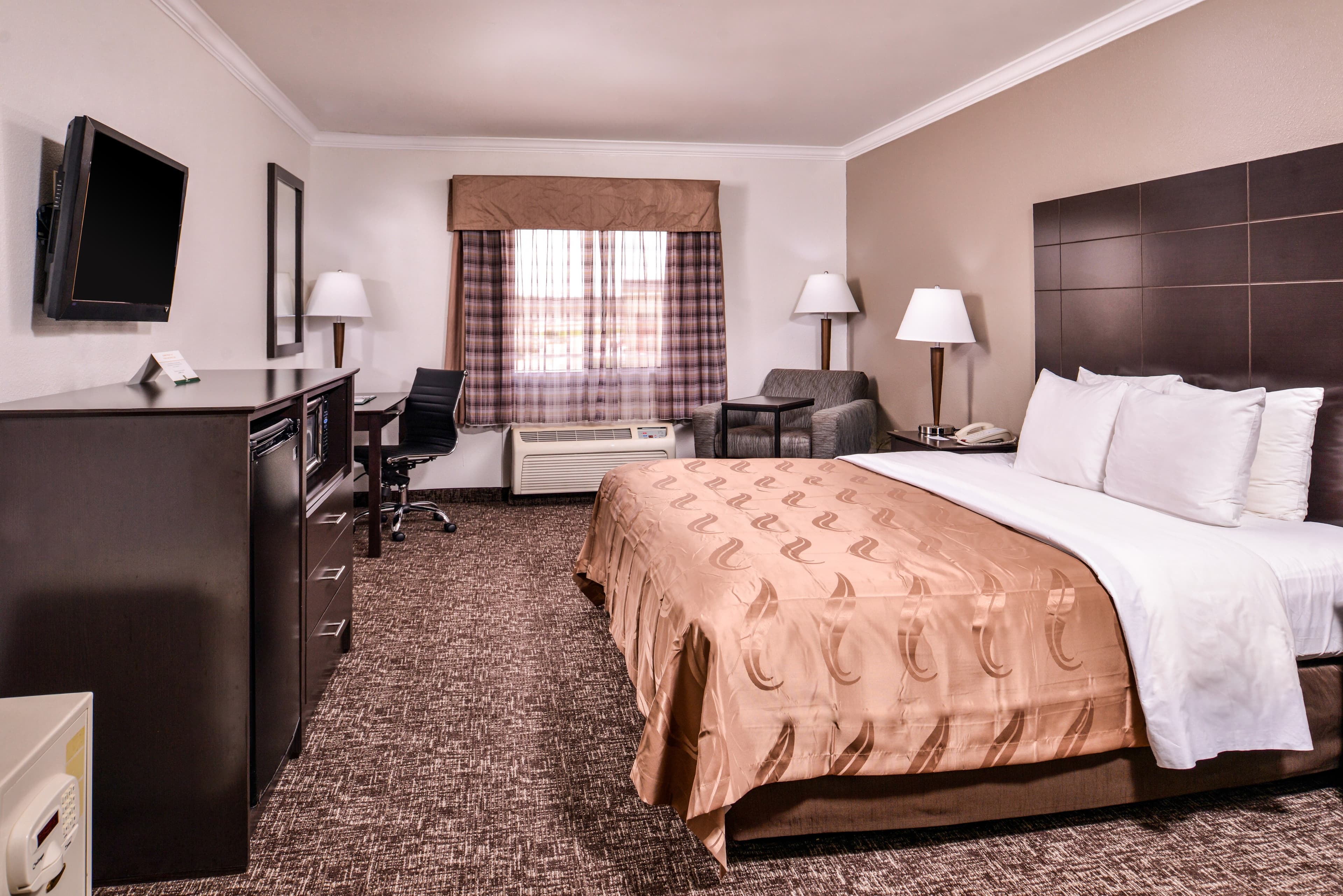 Quality Inn & Suites Beaumont — 7
