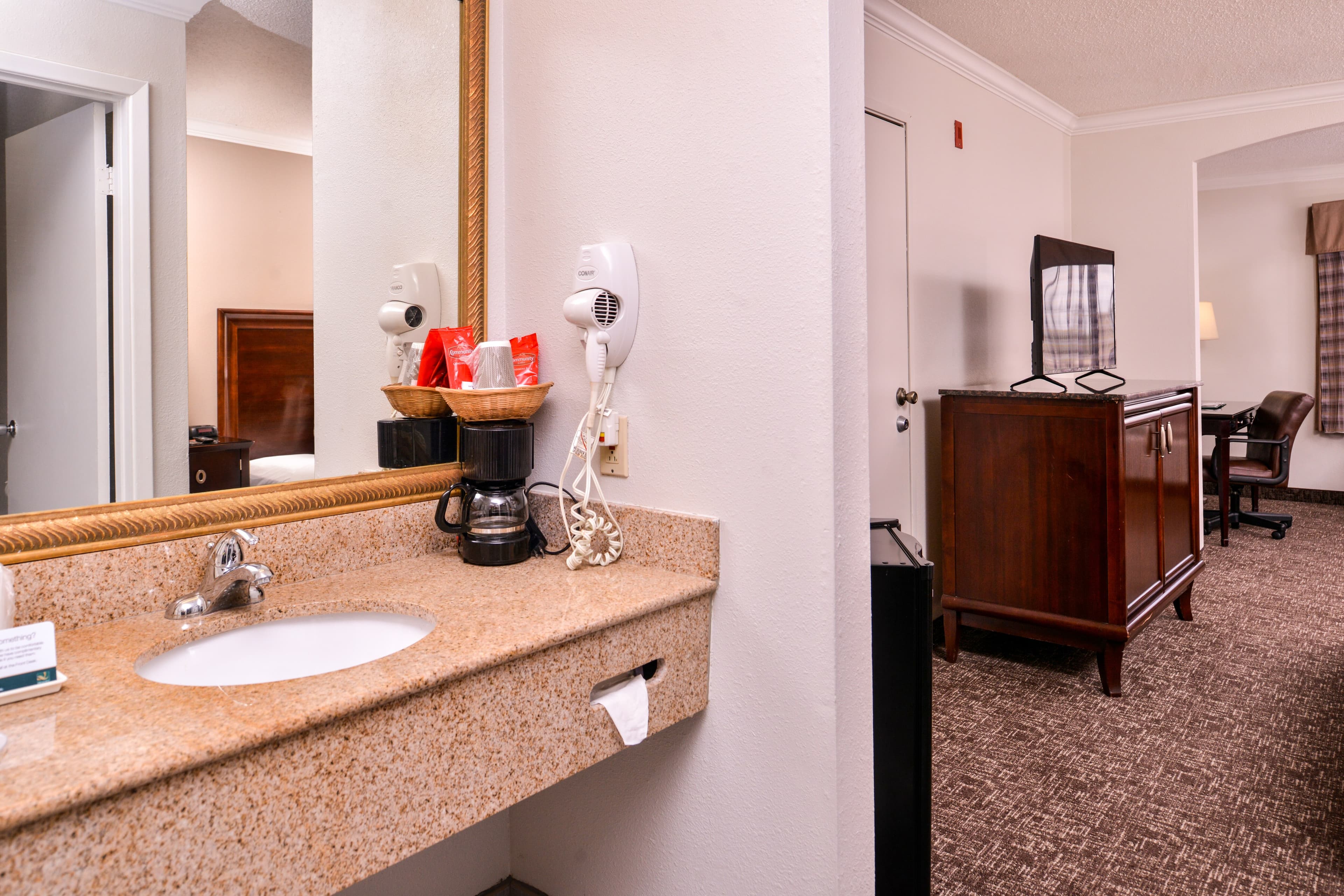 Quality Inn & Suites Beaumont — 11
