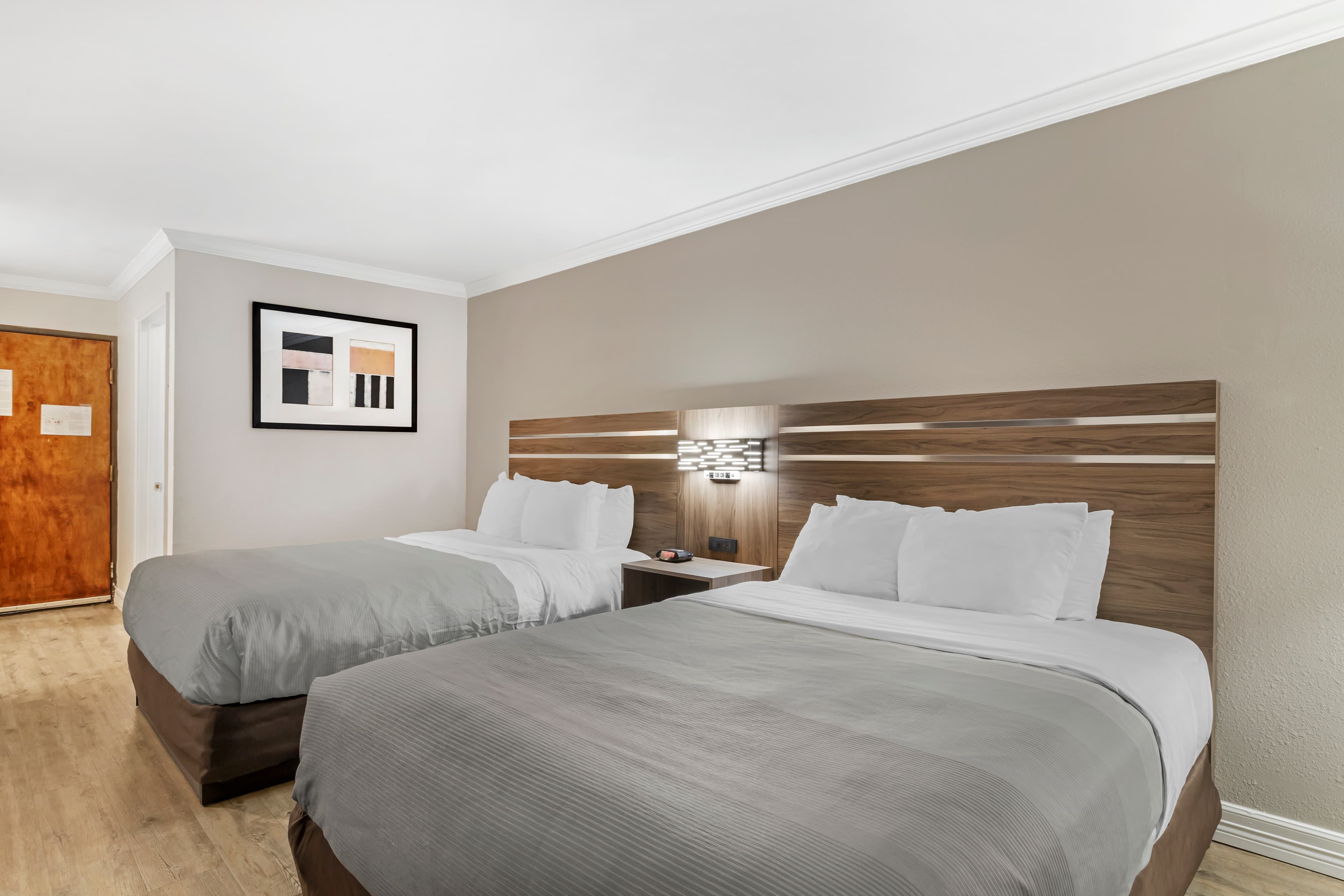 Quality Inn & Suites Beaumont - Image 4