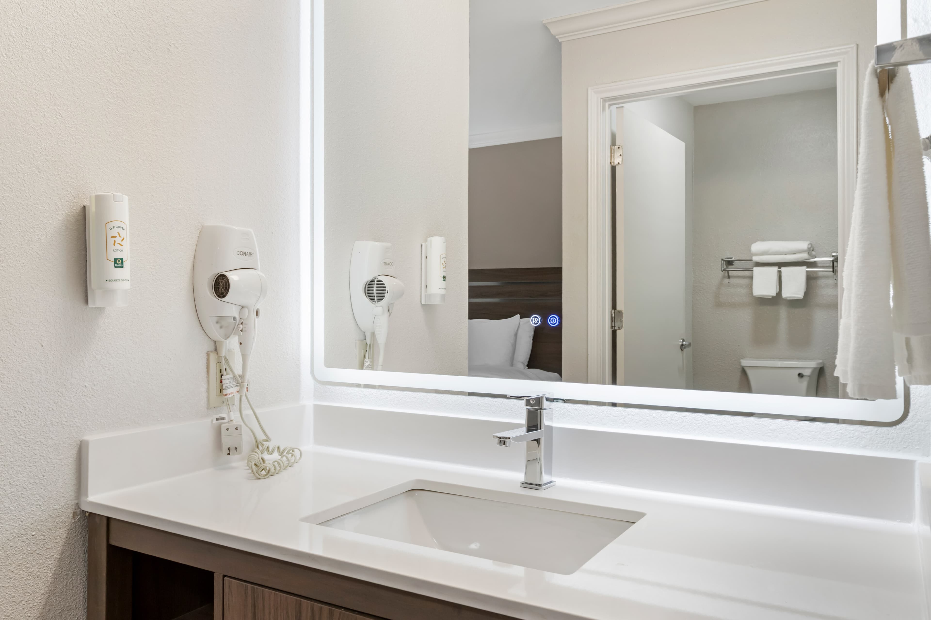 Quality Inn & Suites Beaumont - Image 5
