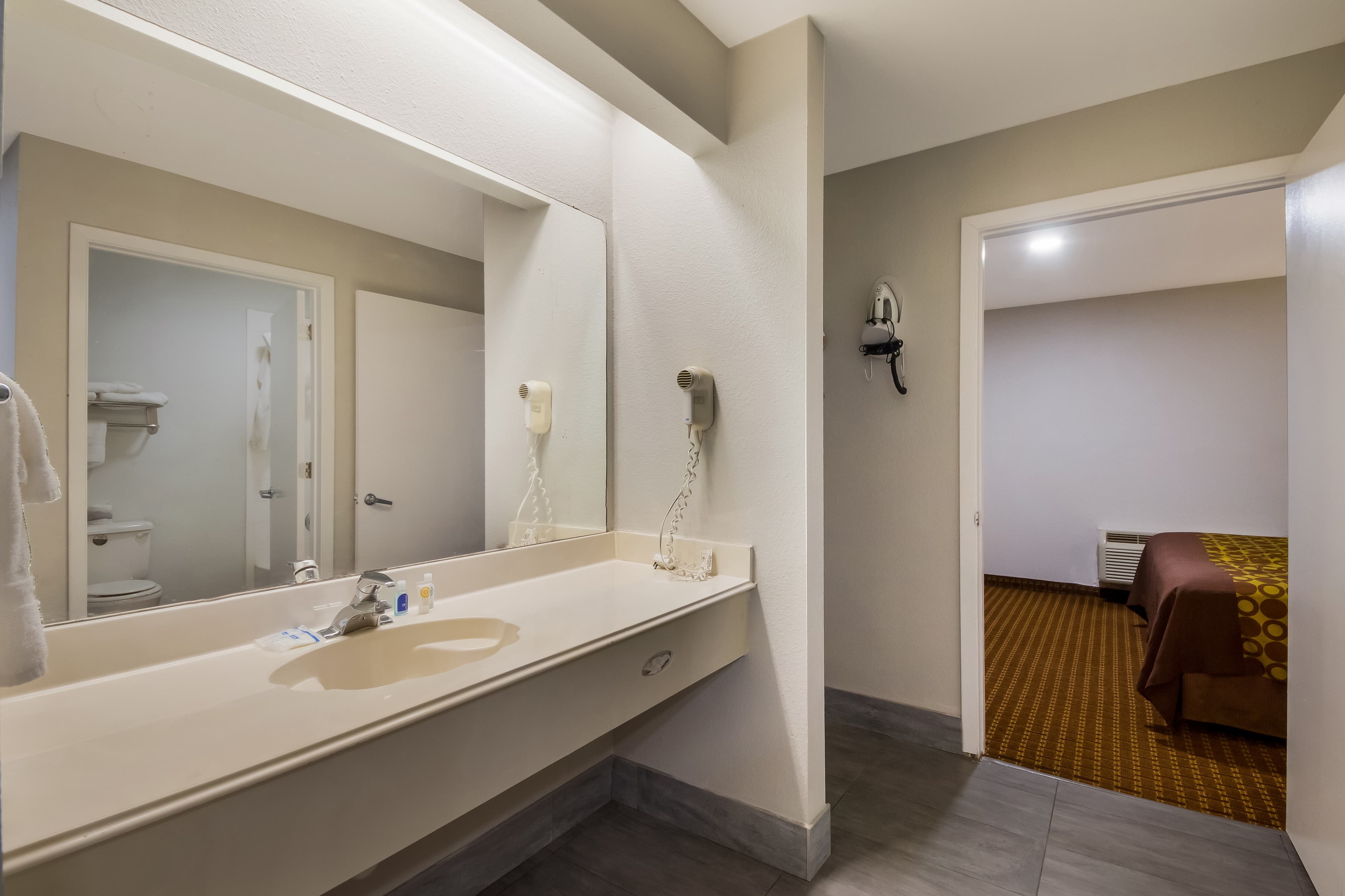 Rodeway Inn & Suites Corpus Christi Northwest — 7