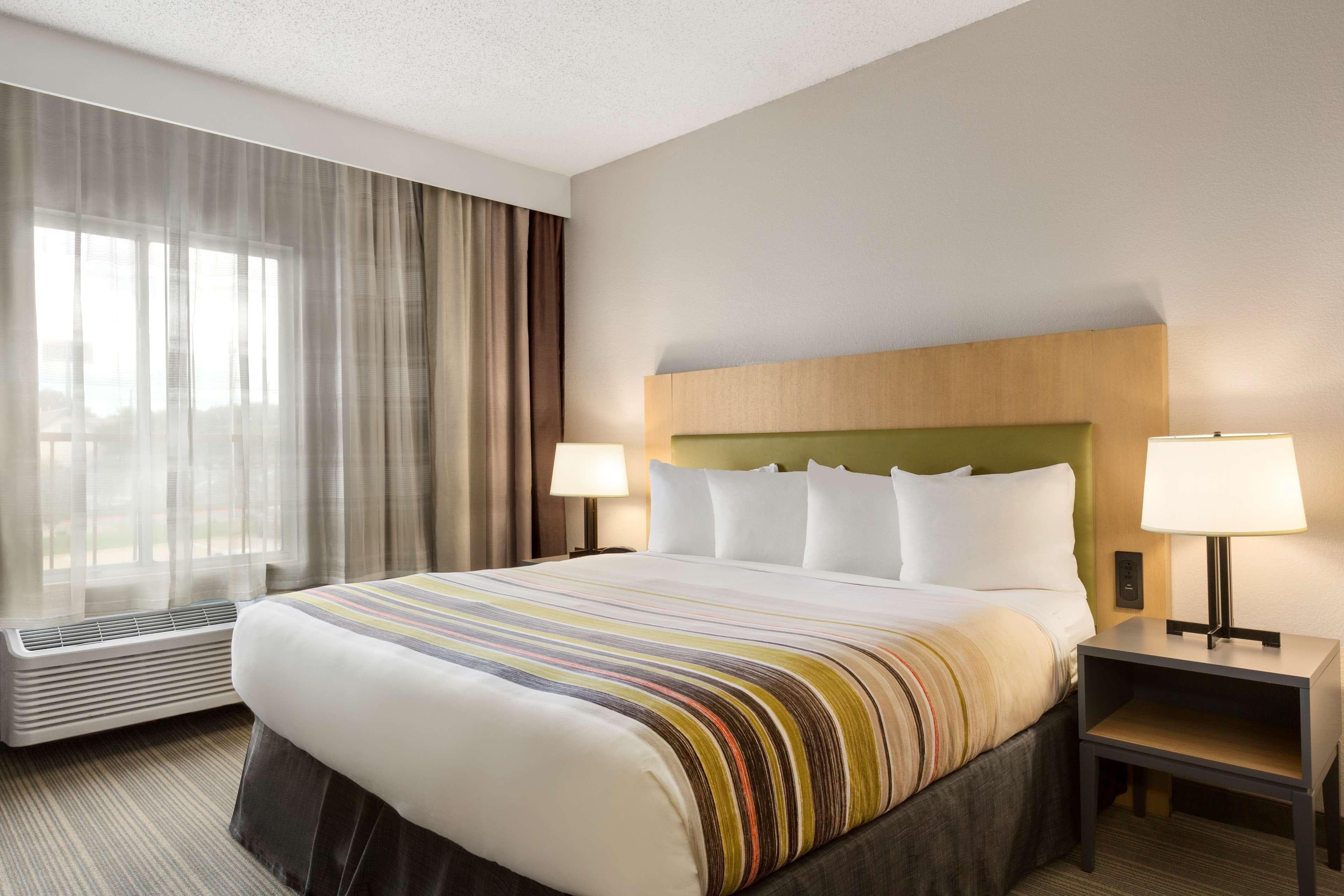 Country Inn & Suites by Radisson, Austin North (Pflugerville), TX - Image 3
