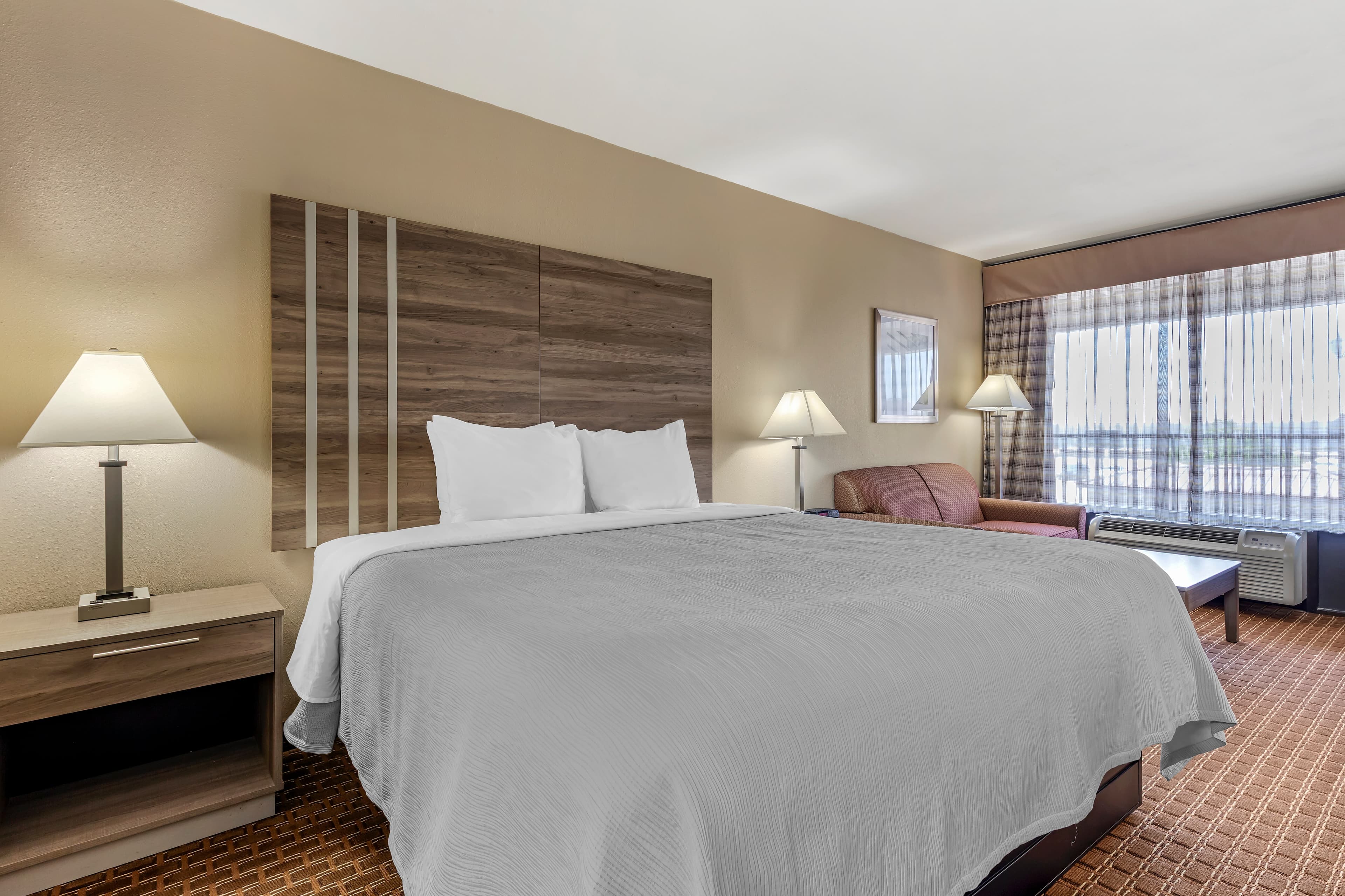 Quality Inn Paris - Image 3