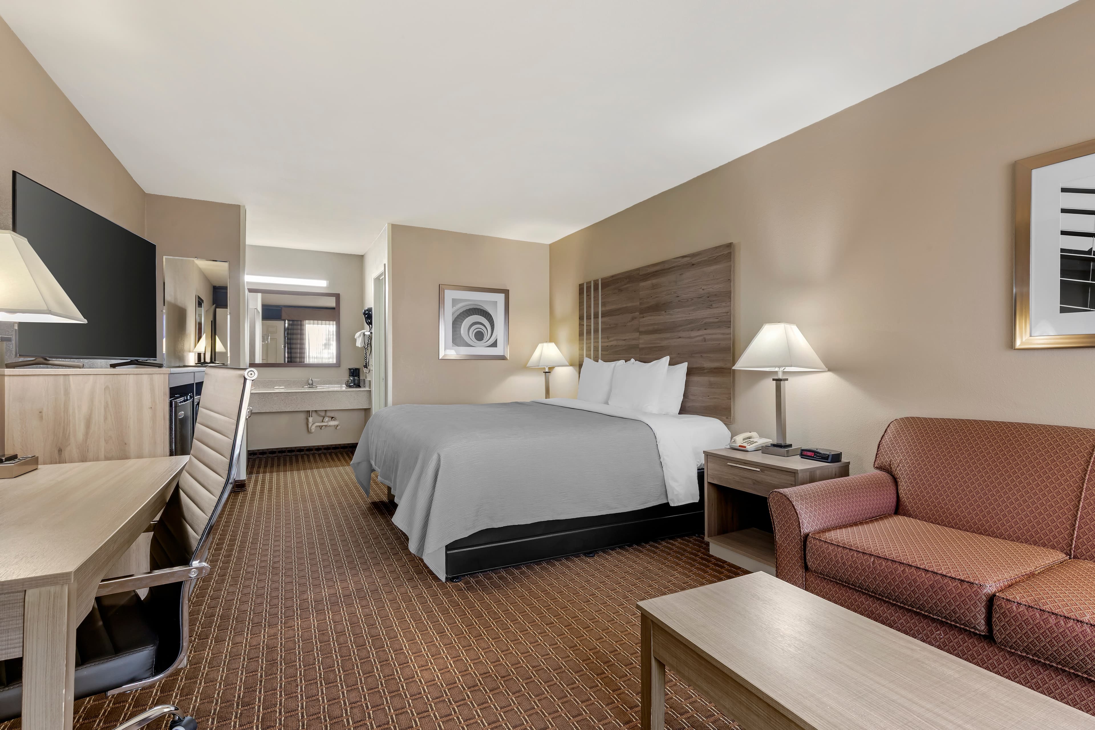 Quality Inn Paris - Image 1
