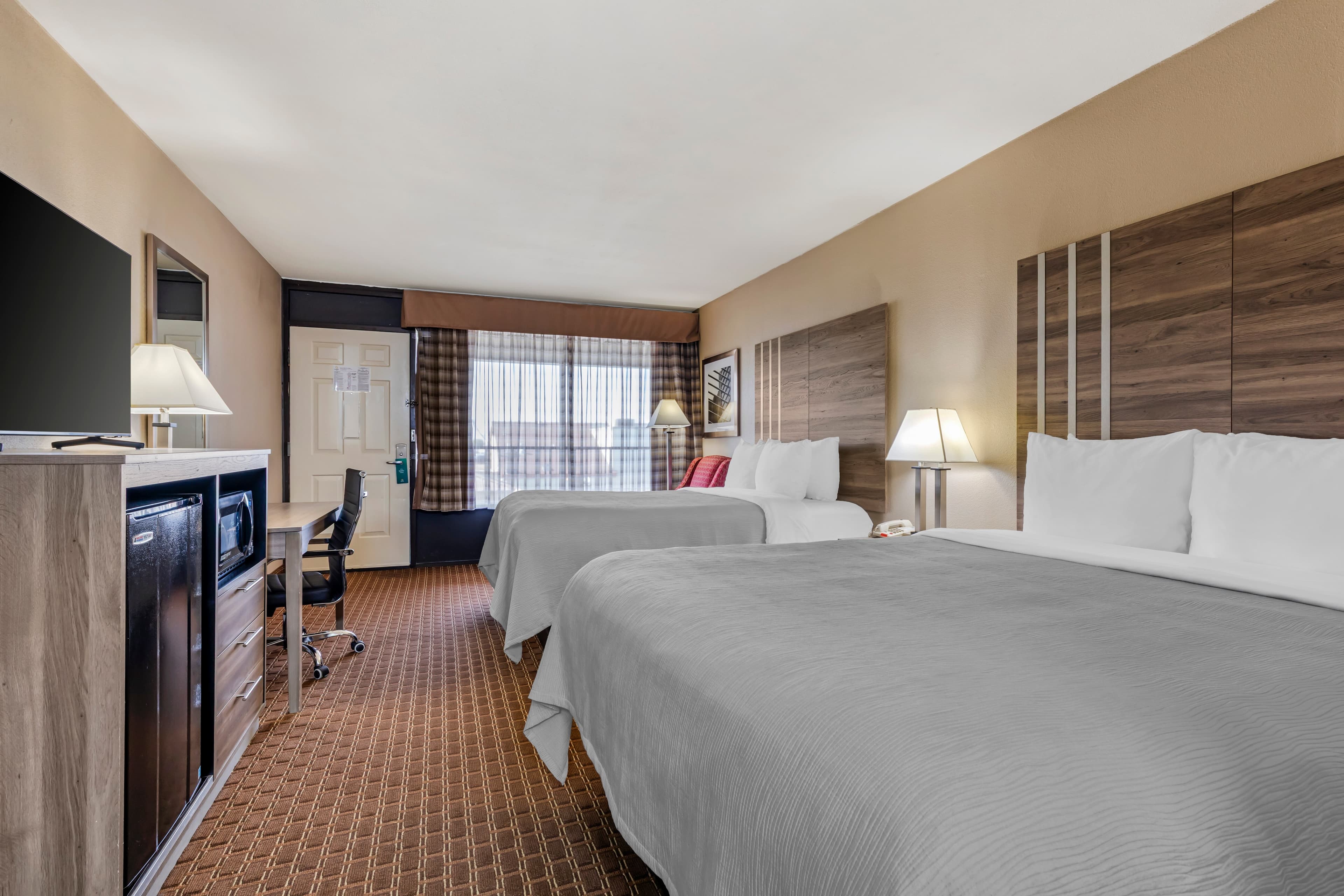 Quality Inn Paris — 12