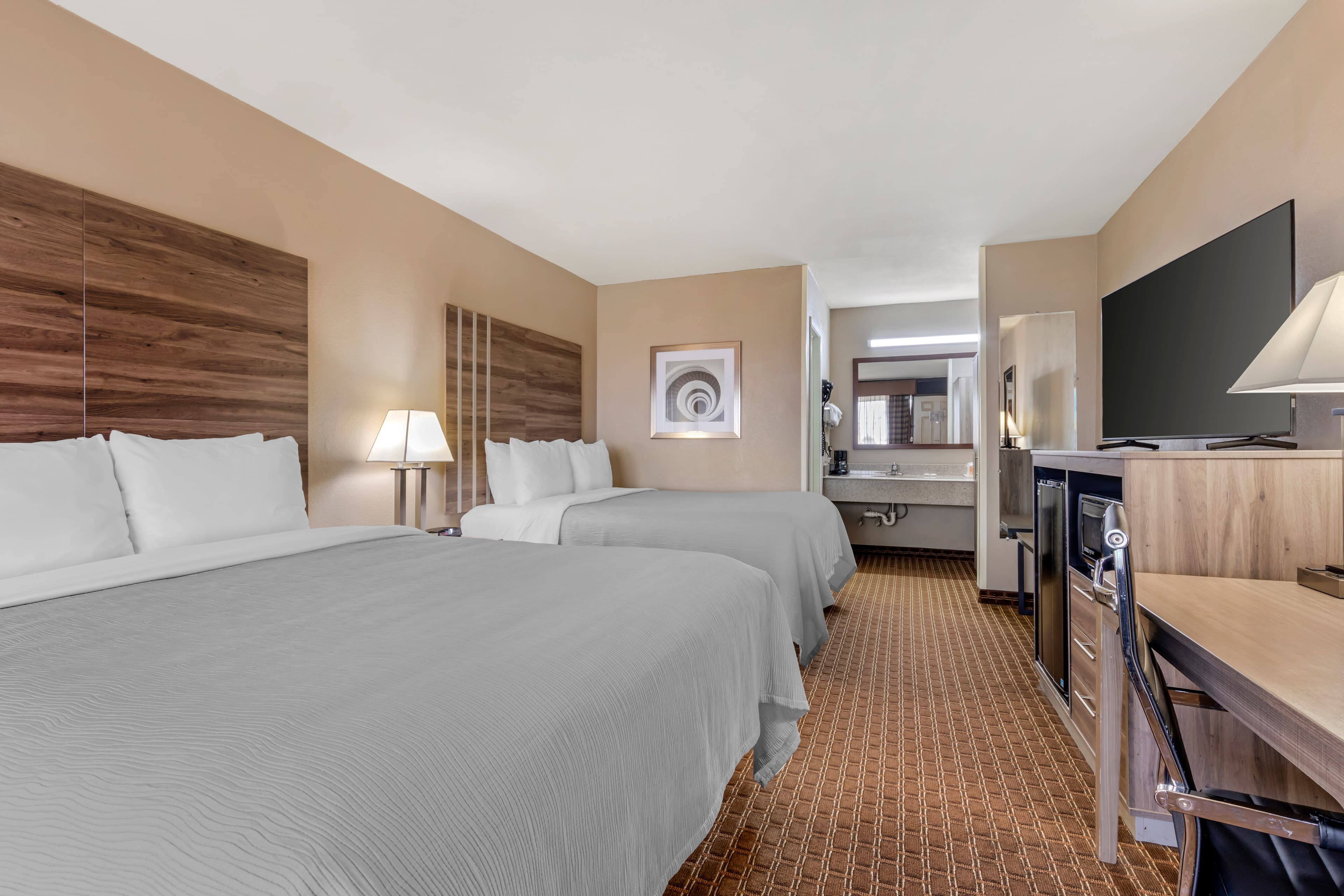 Quality Inn Paris — 13