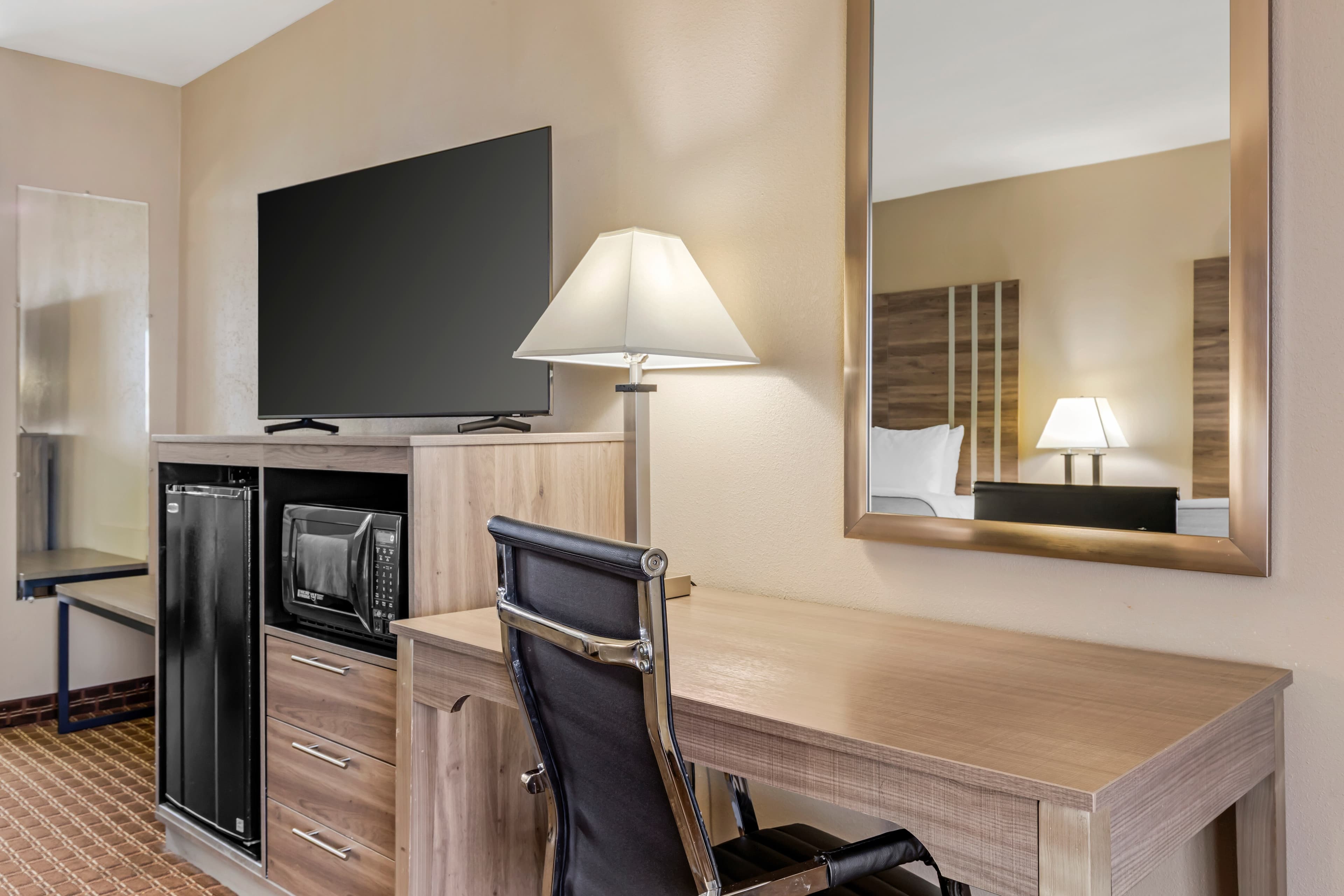 Quality Inn Paris — 14