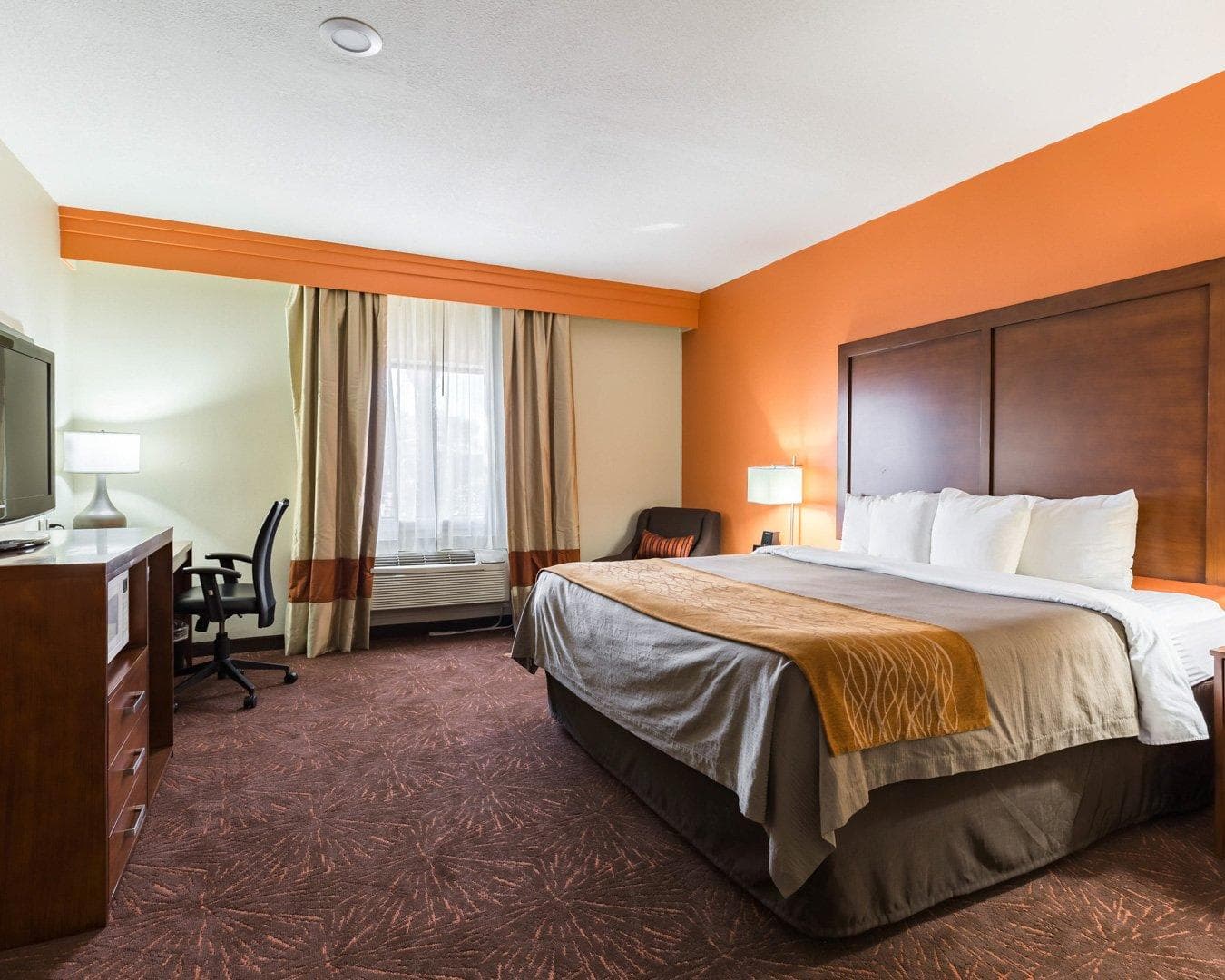Econo Lodge Inn & Suites East Houston I-10 — 2