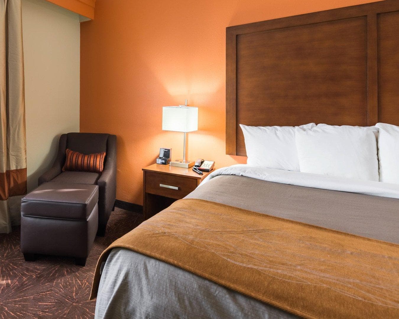 Econo Lodge Inn & Suites East Houston I-10 — 5
