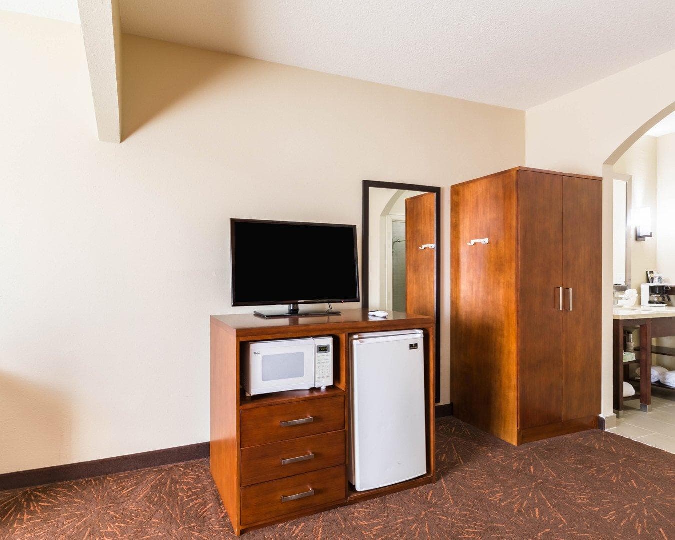Econo Lodge Inn & Suites East Houston I-10 — 26