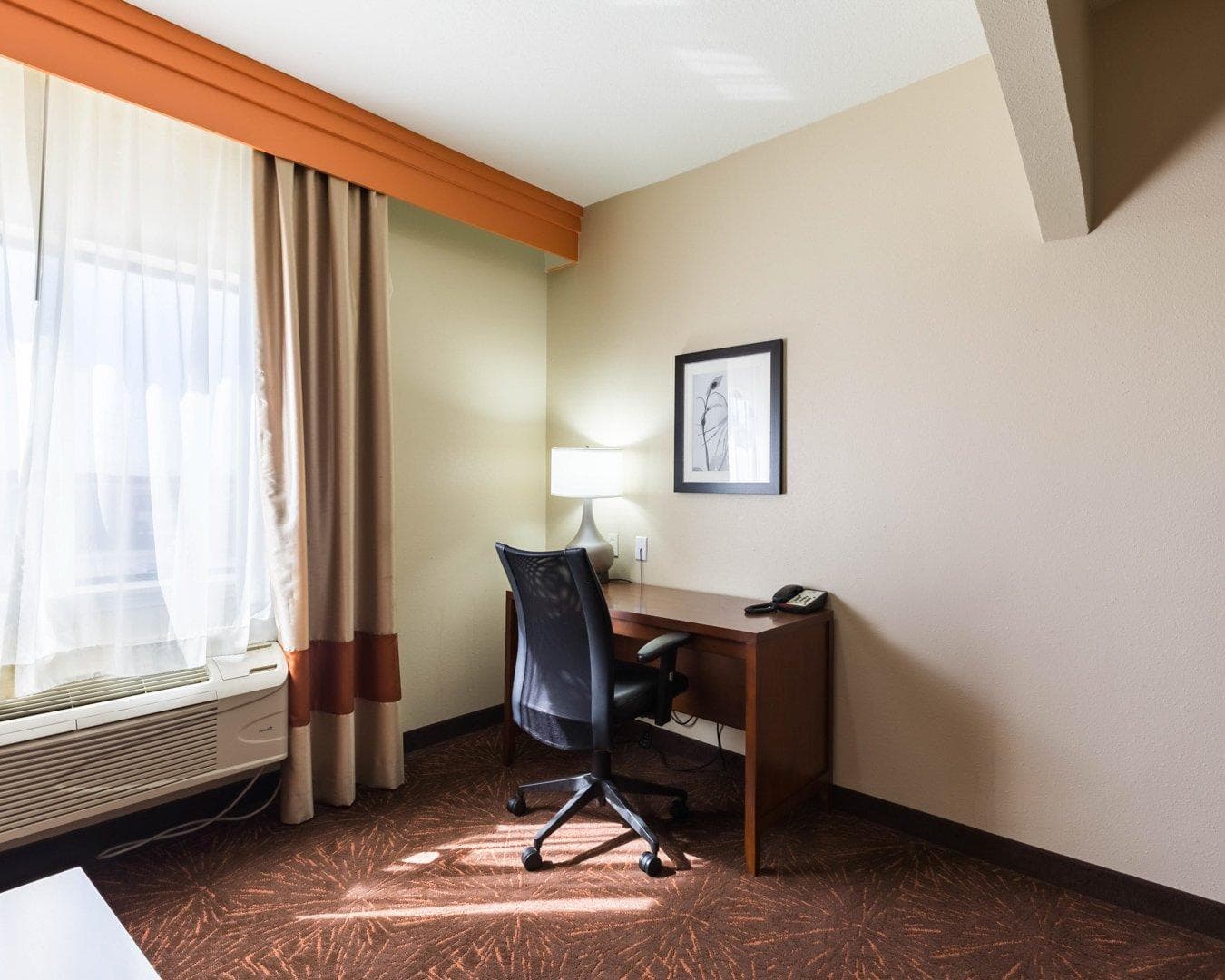 Econo Lodge Inn & Suites East Houston I-10 — 27