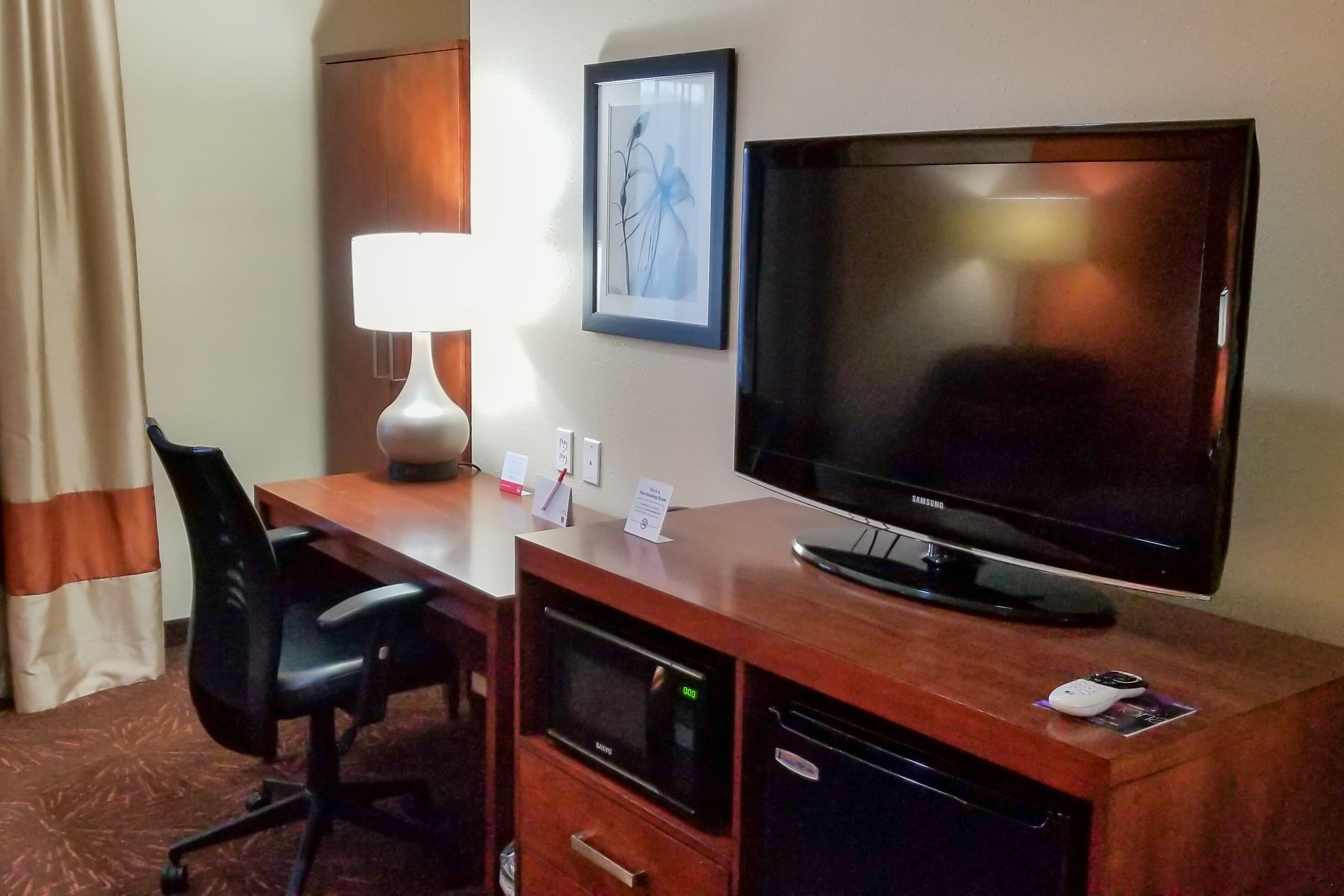 Econo Lodge Inn & Suites East Houston I-10 — 13