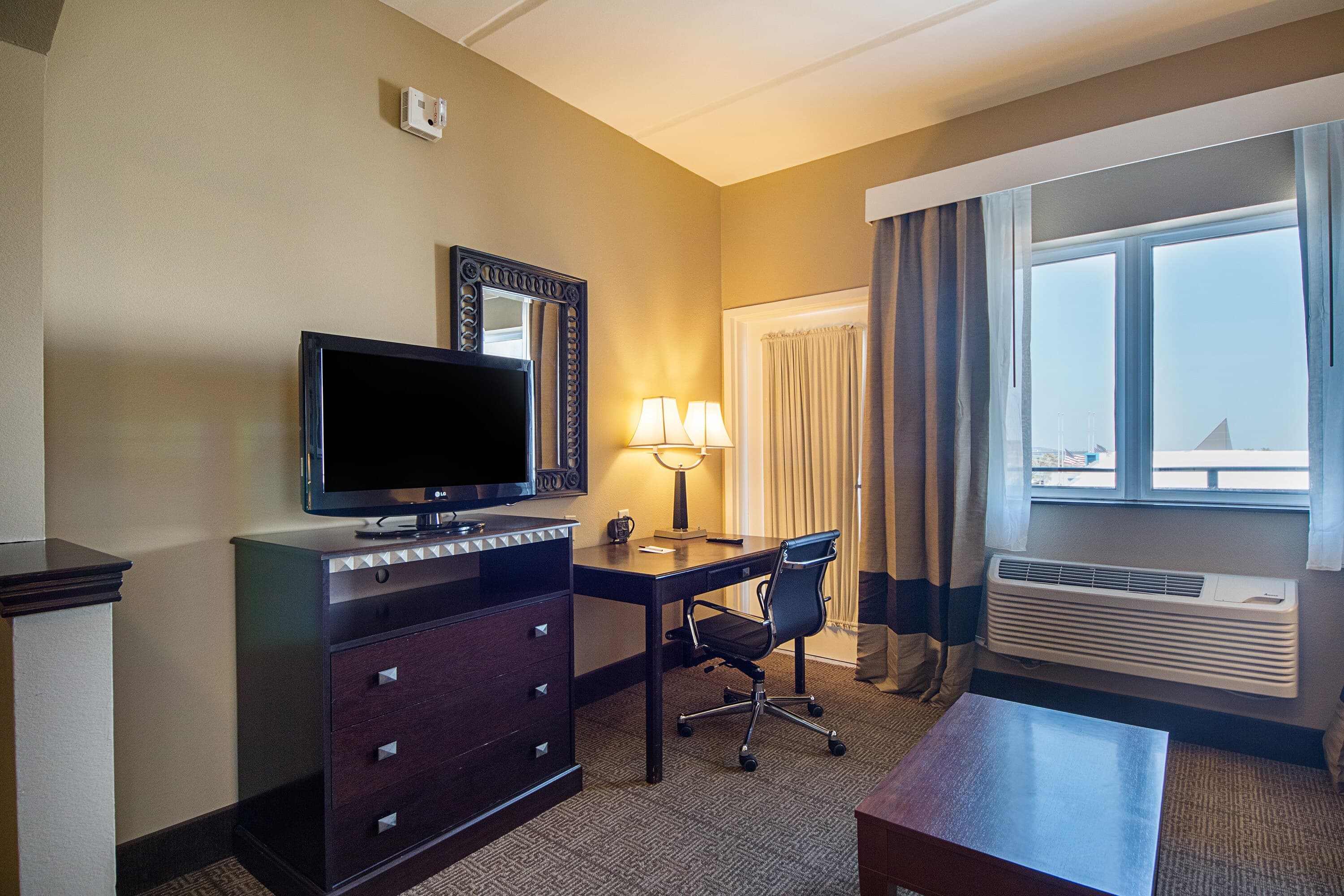 Comfort Suites Beachside — 6