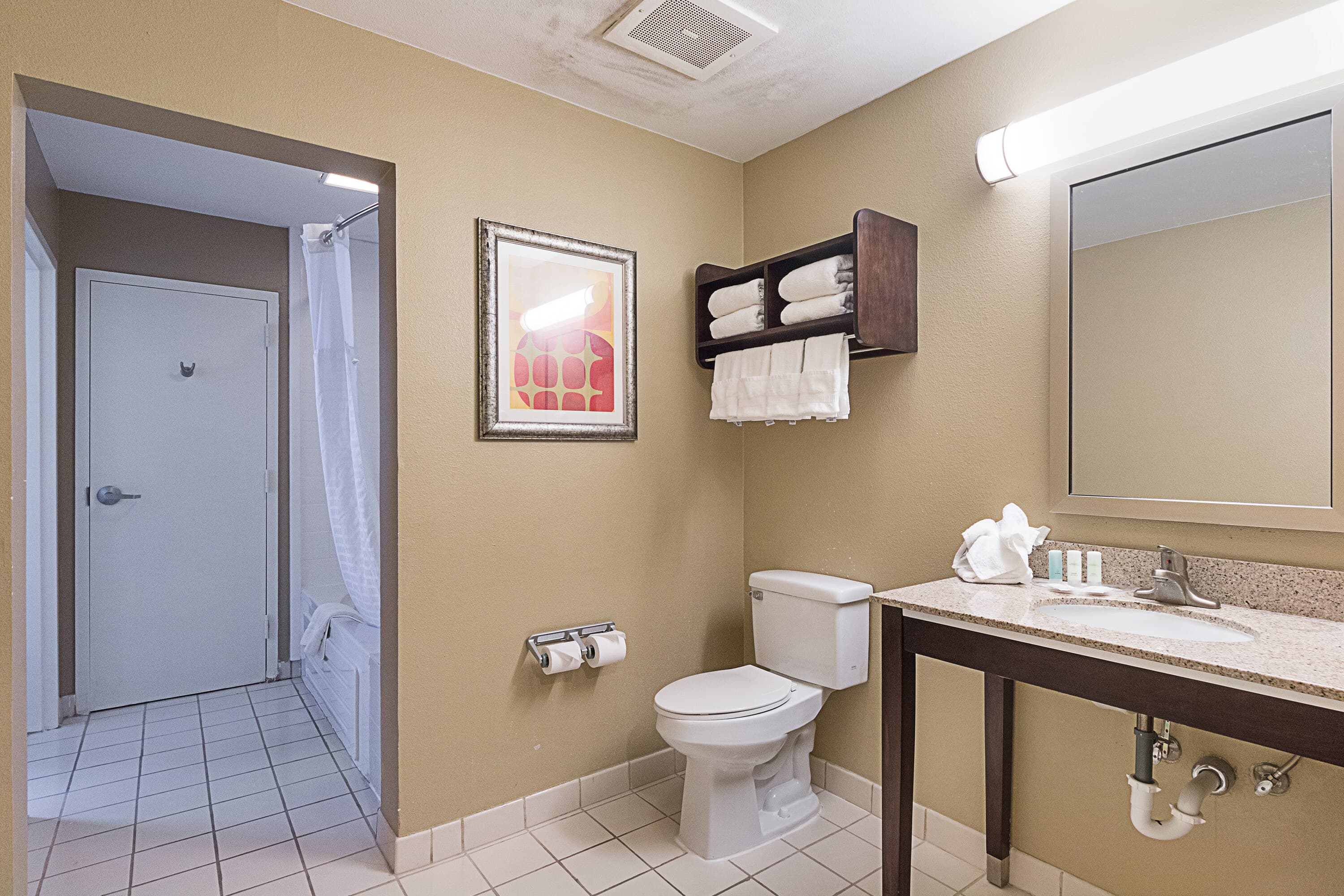 Comfort Suites Beachside — 14