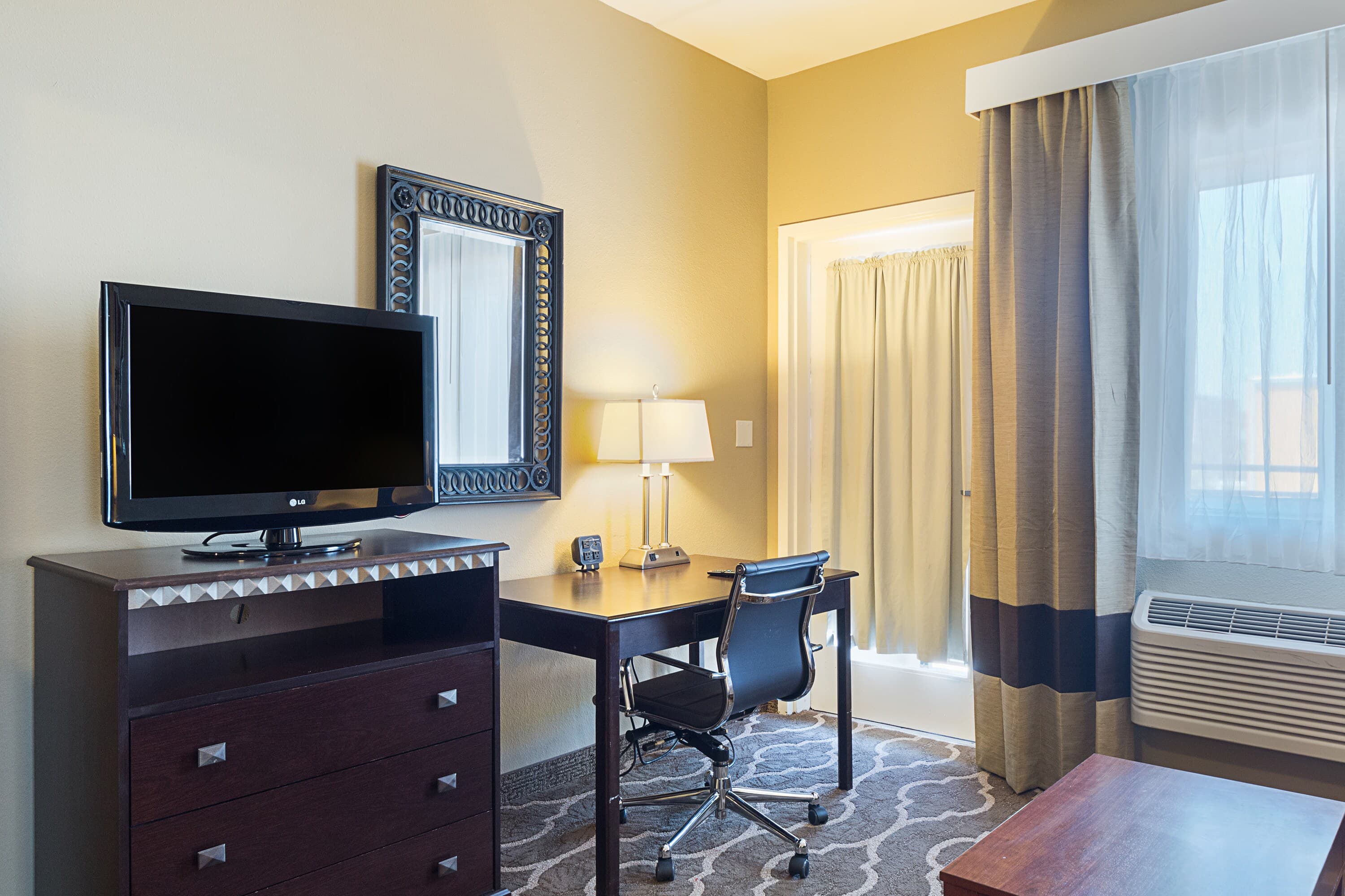 Comfort Suites Beachside — 12