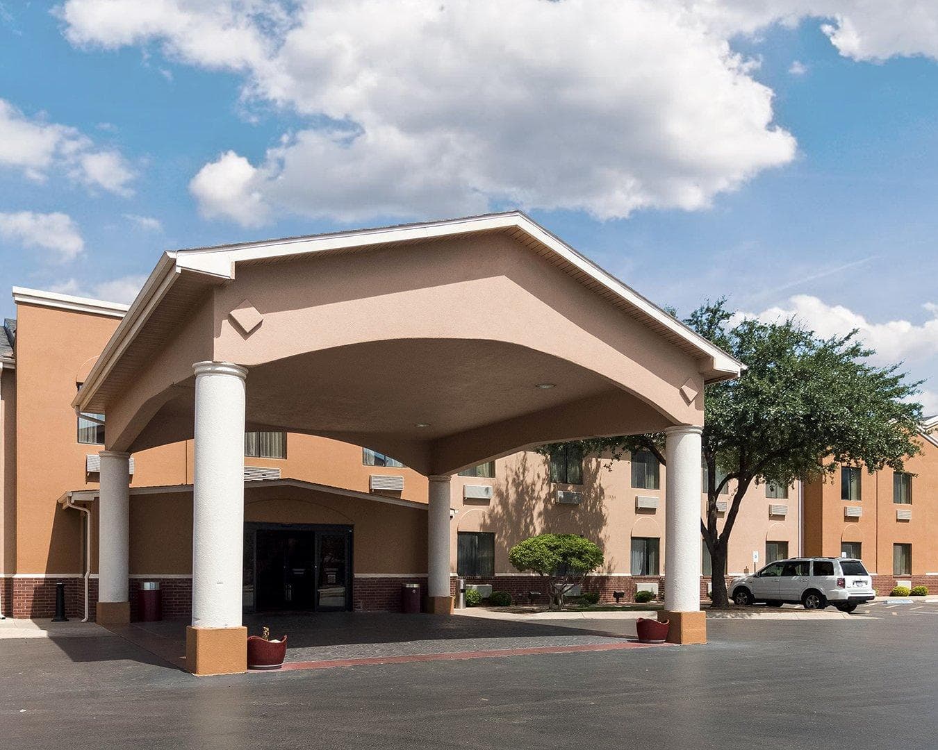 Quality Suites Midland North Loop 250 - Image 1