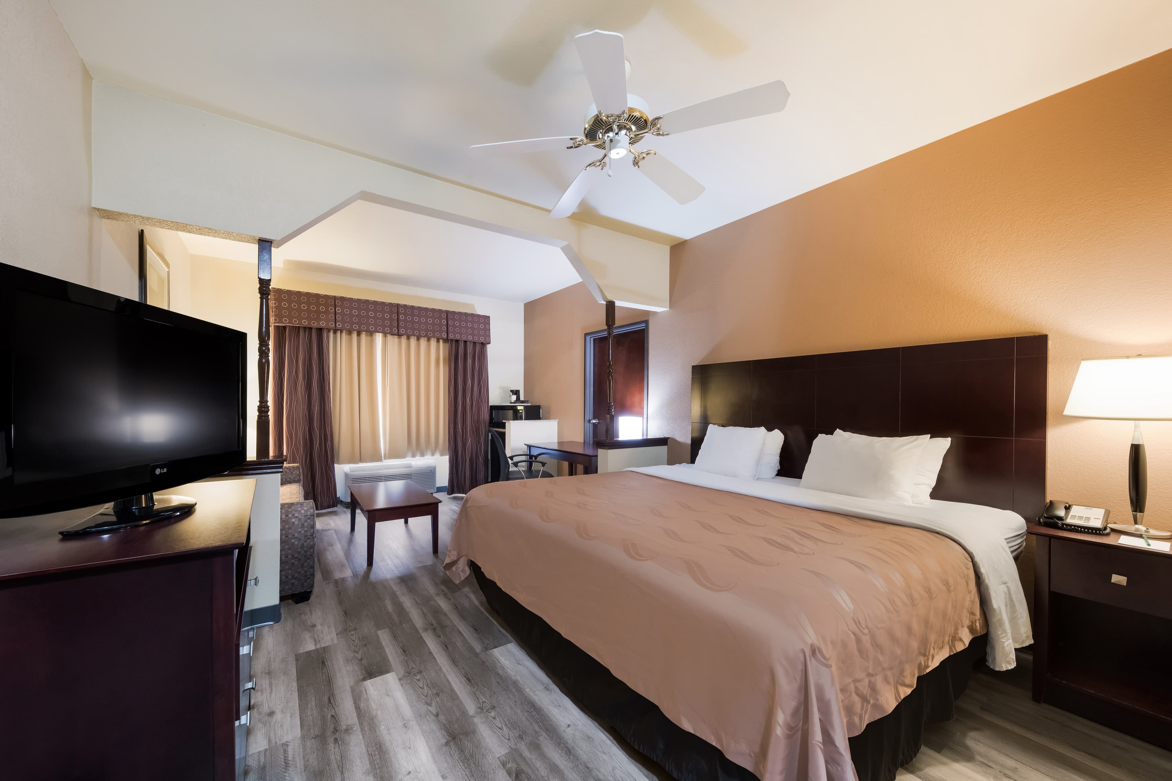 Quality Inn & Suites Terrell — 4