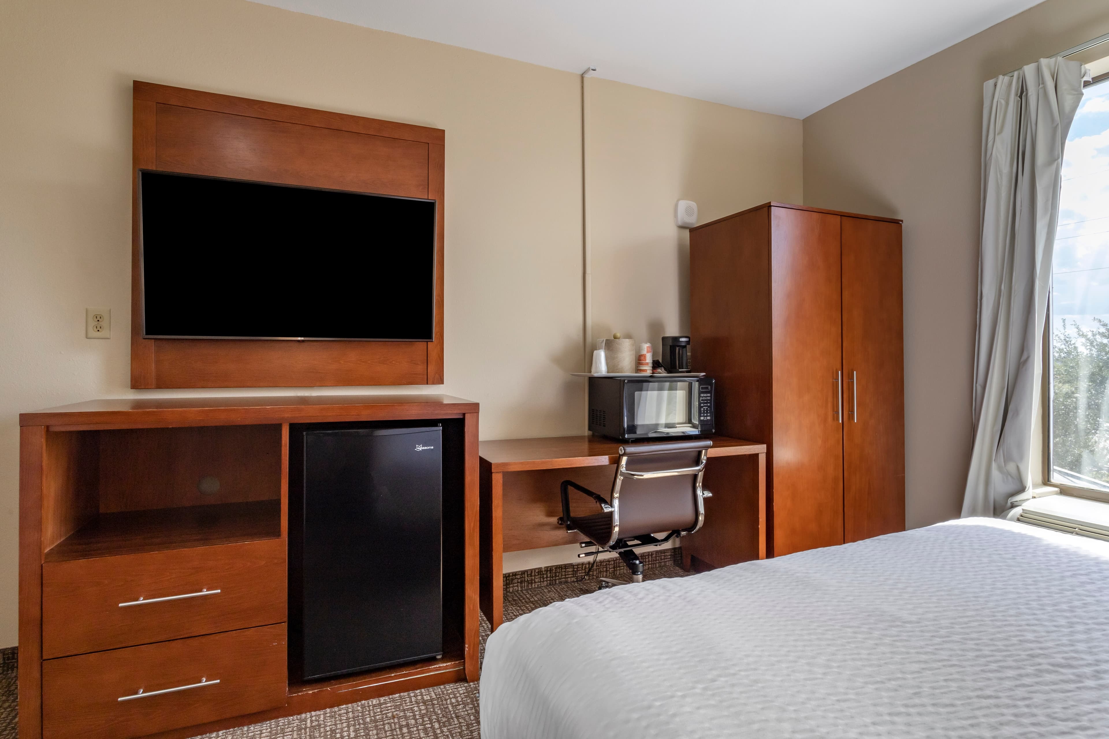 Comfort Suites Houston near Medical Center- NRG Stadium - Image 4